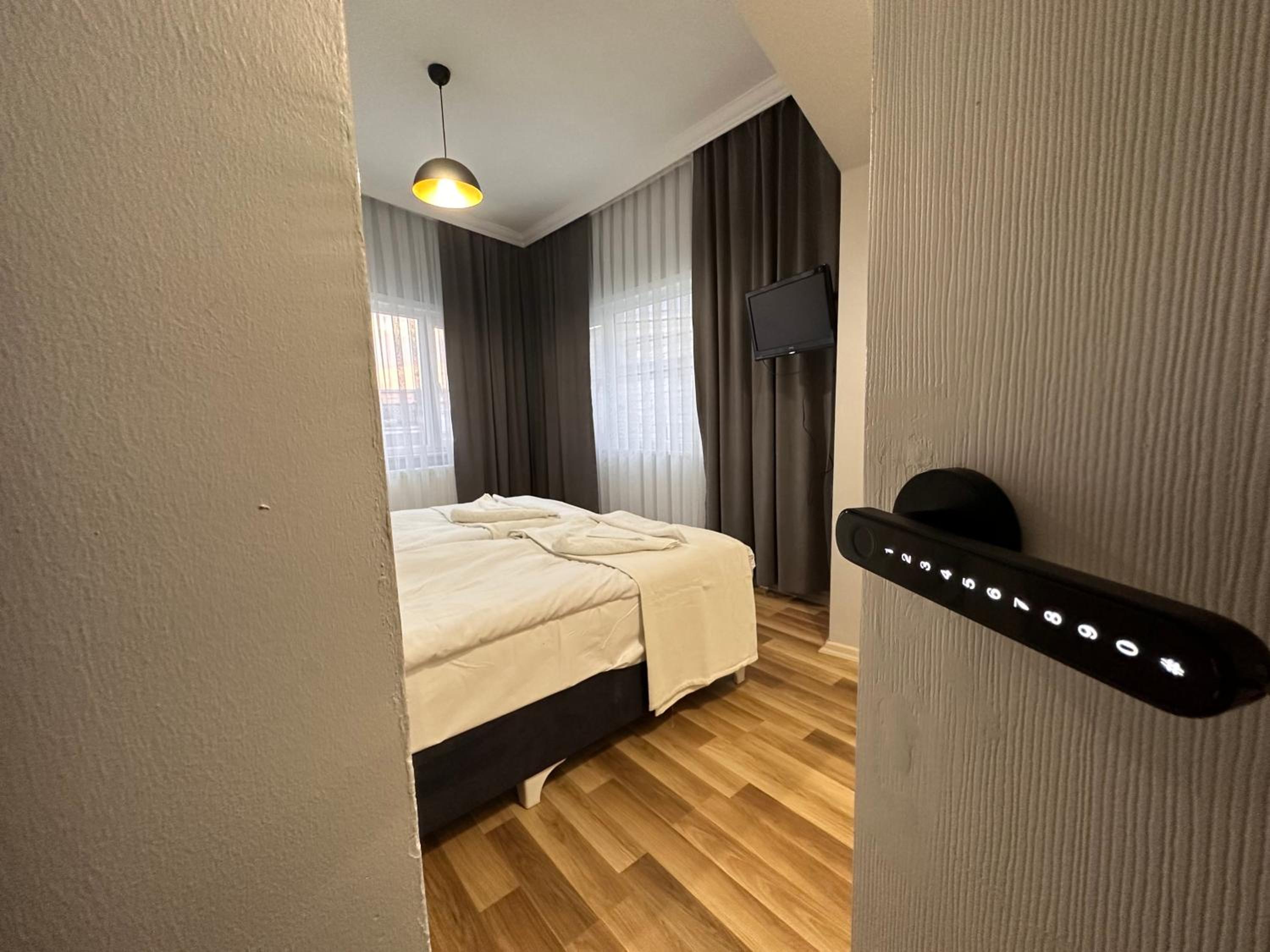Double or Twin Room with Private Bathroom photo 1