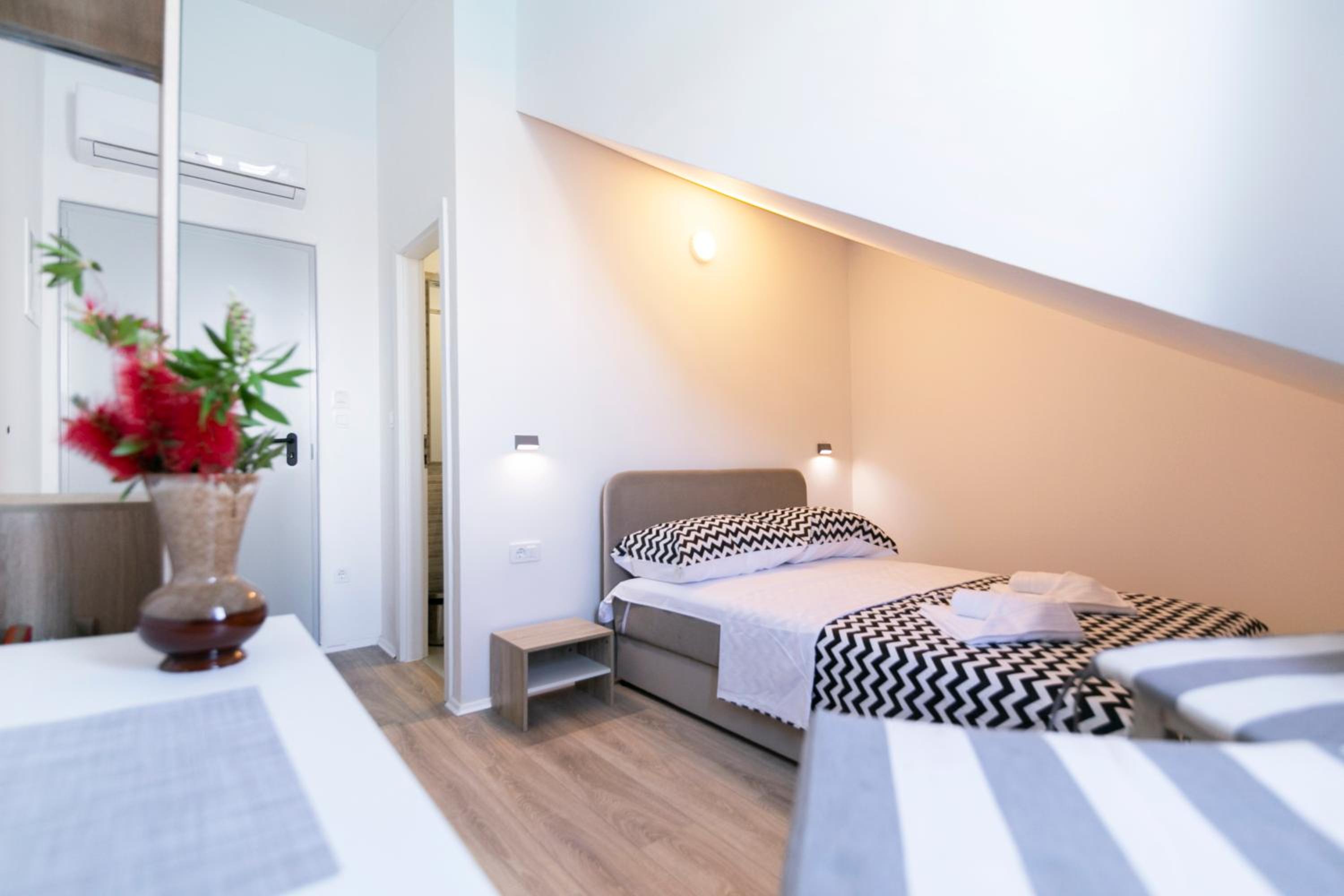 Deluxe Double Room with Sea View - Photo 6