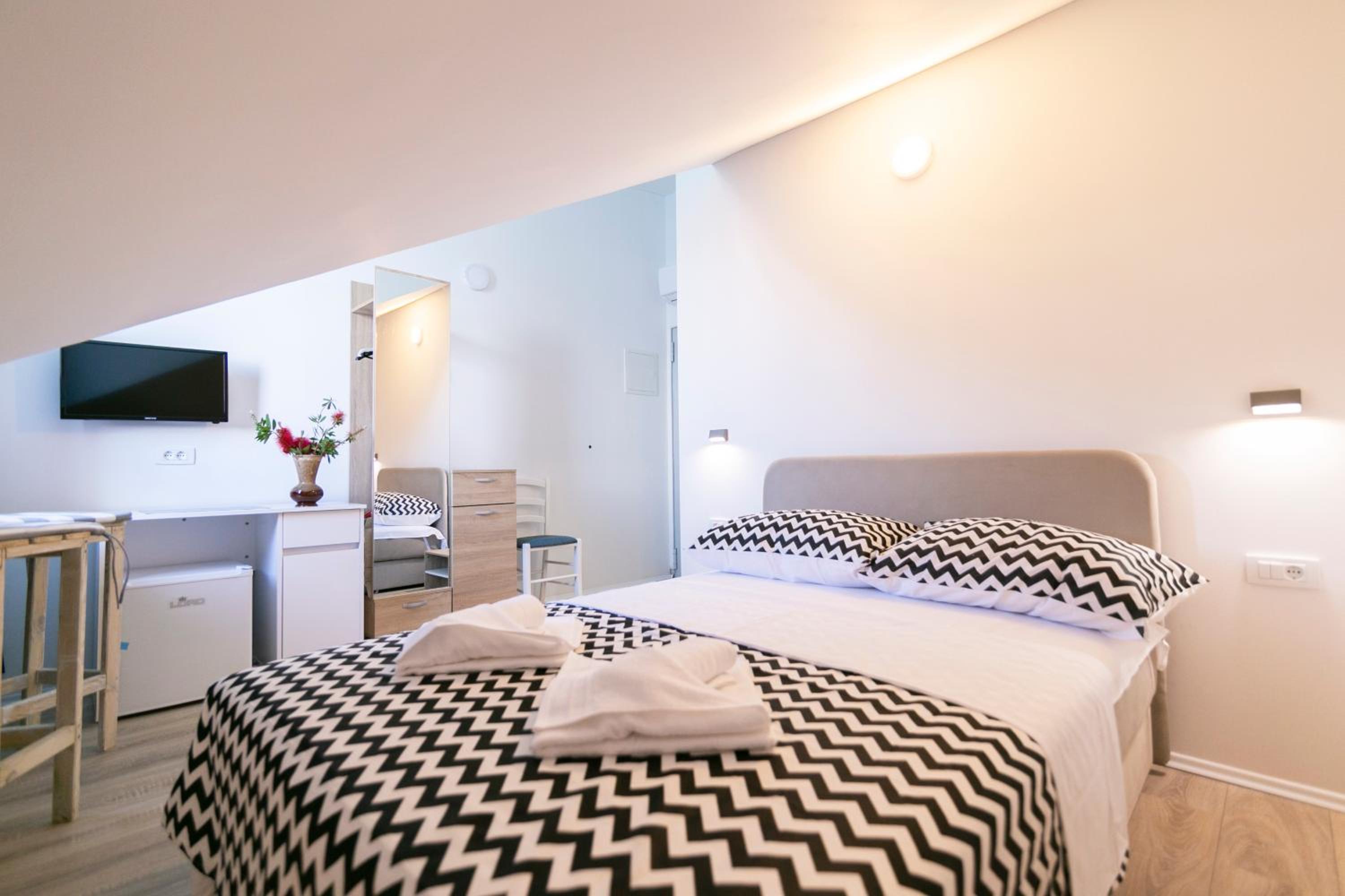 Deluxe Double Room with Sea View - Photo 1