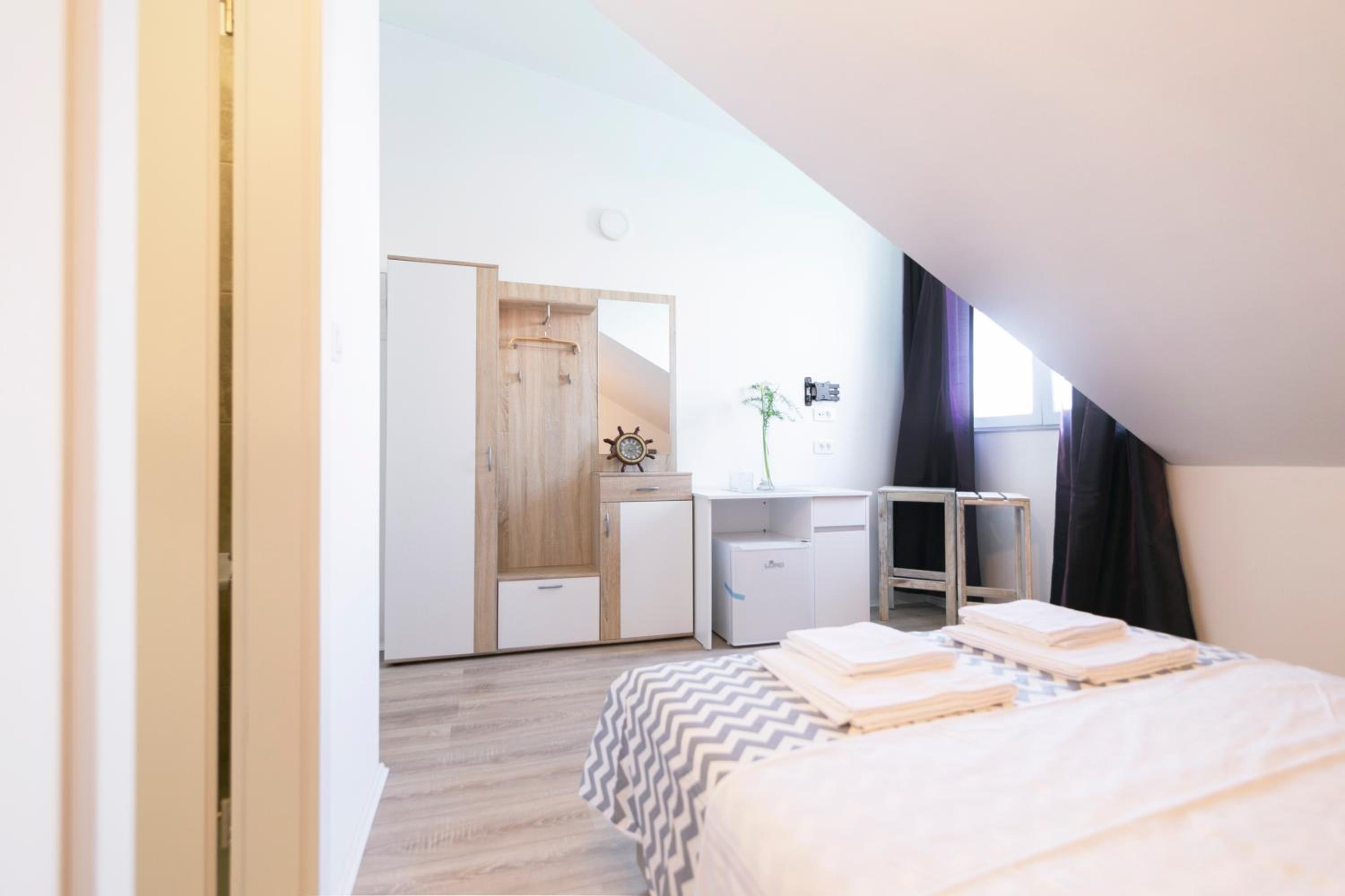 Deluxe Double Room with Sea View - Photo 2