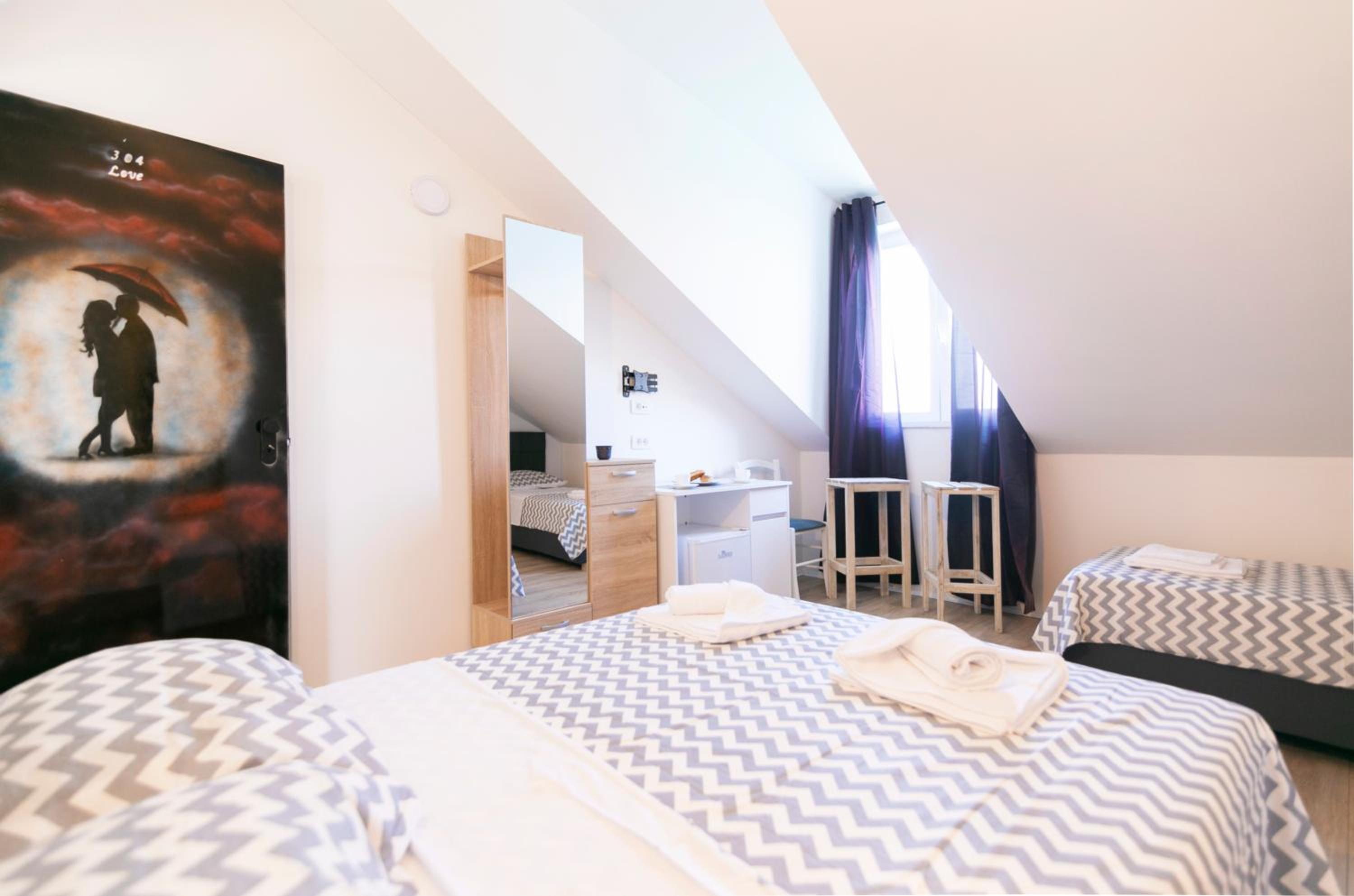 Standard Triple Room with Sea View - Photo 2