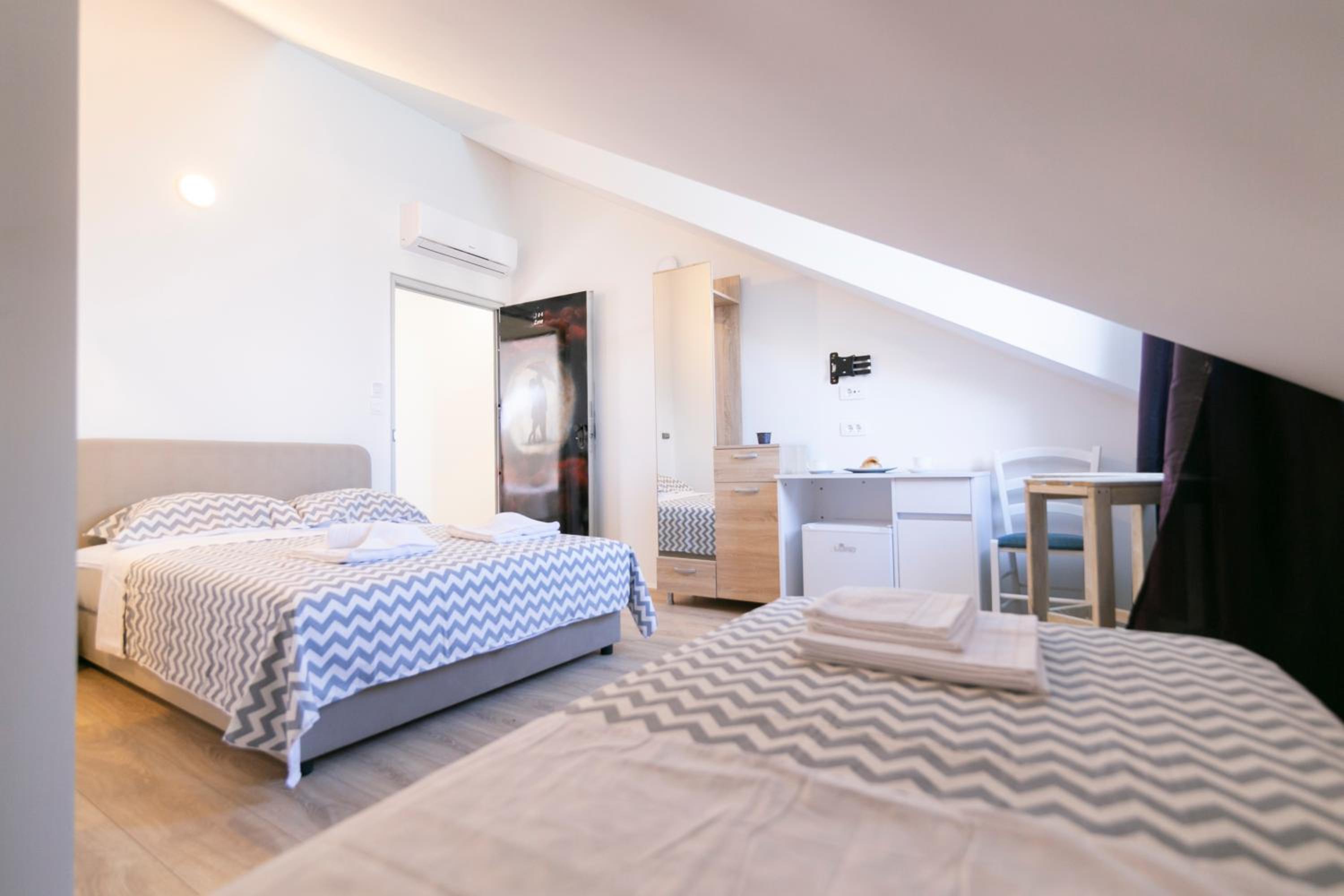 Standard Triple Room with Sea View - Photo 1