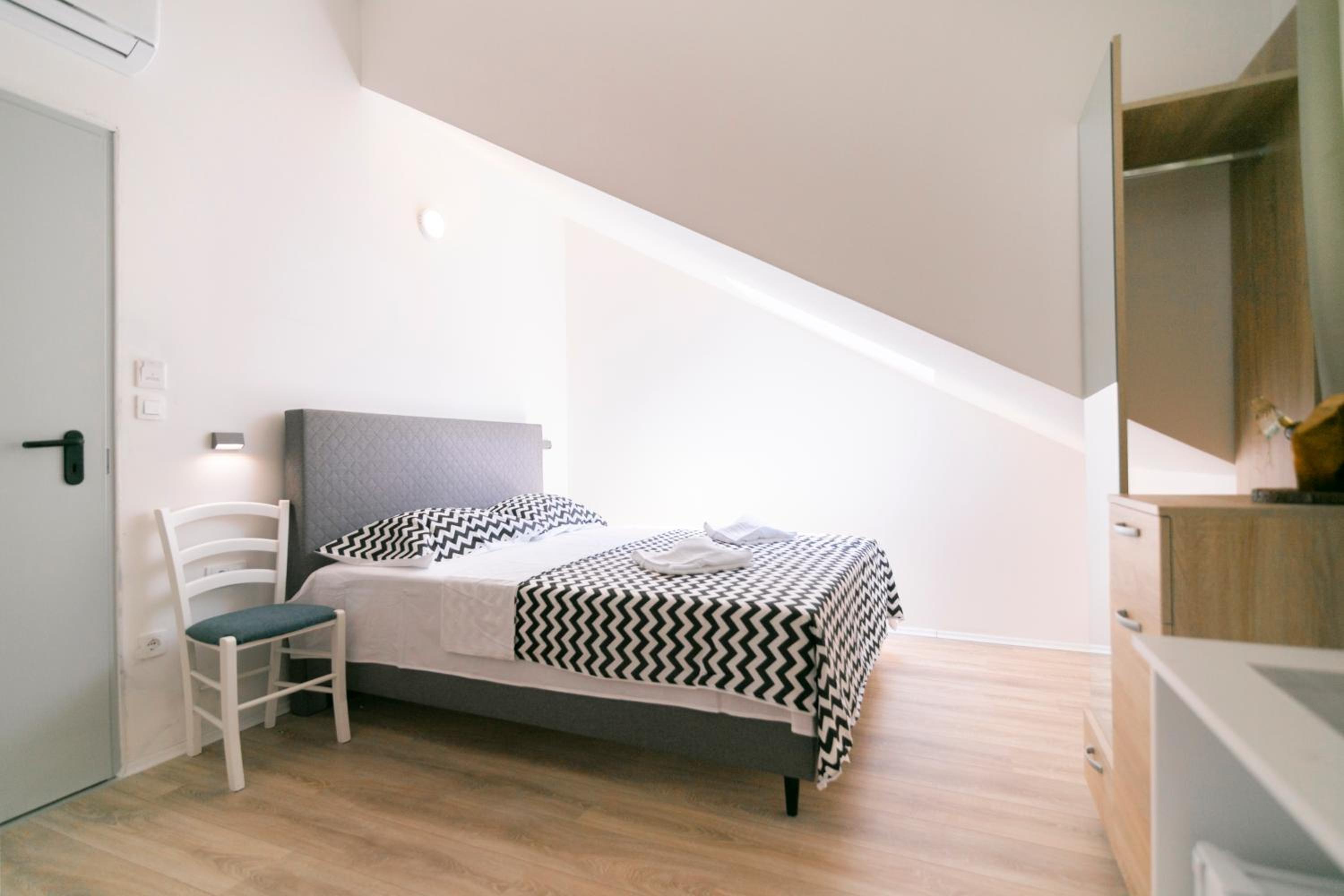 Deluxe Double or Twin Room with Garden View - Photo 16