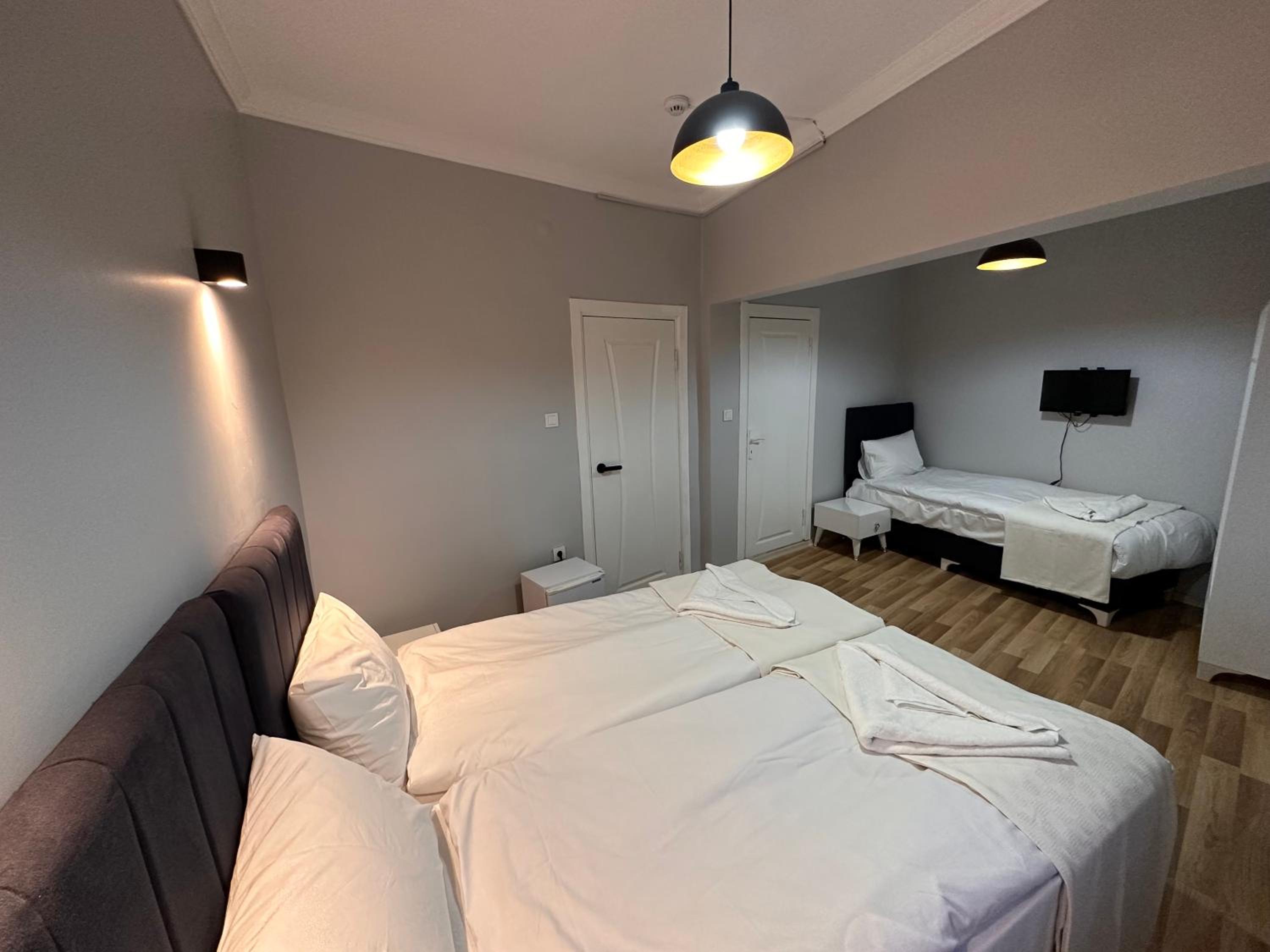 Triple Room with Private Bathroom photo 3