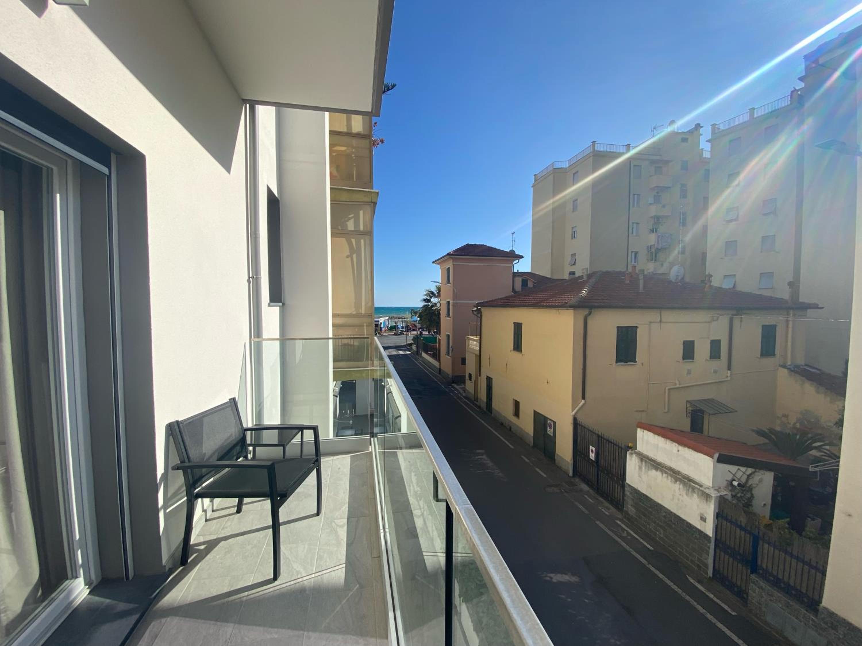 Double or Twin Room with Balcony - Photo 9