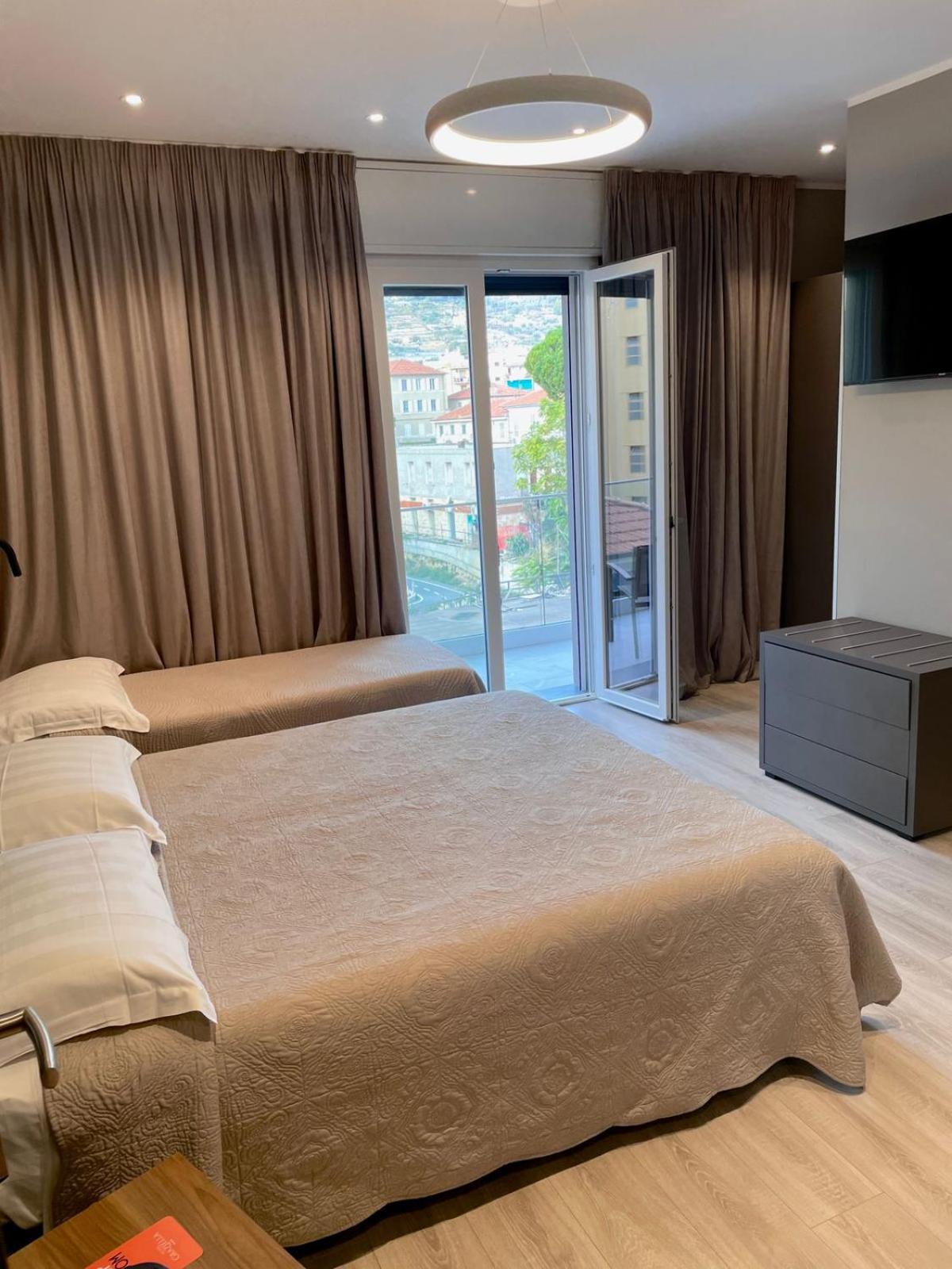 Triple Room with Balcony - Photo 3