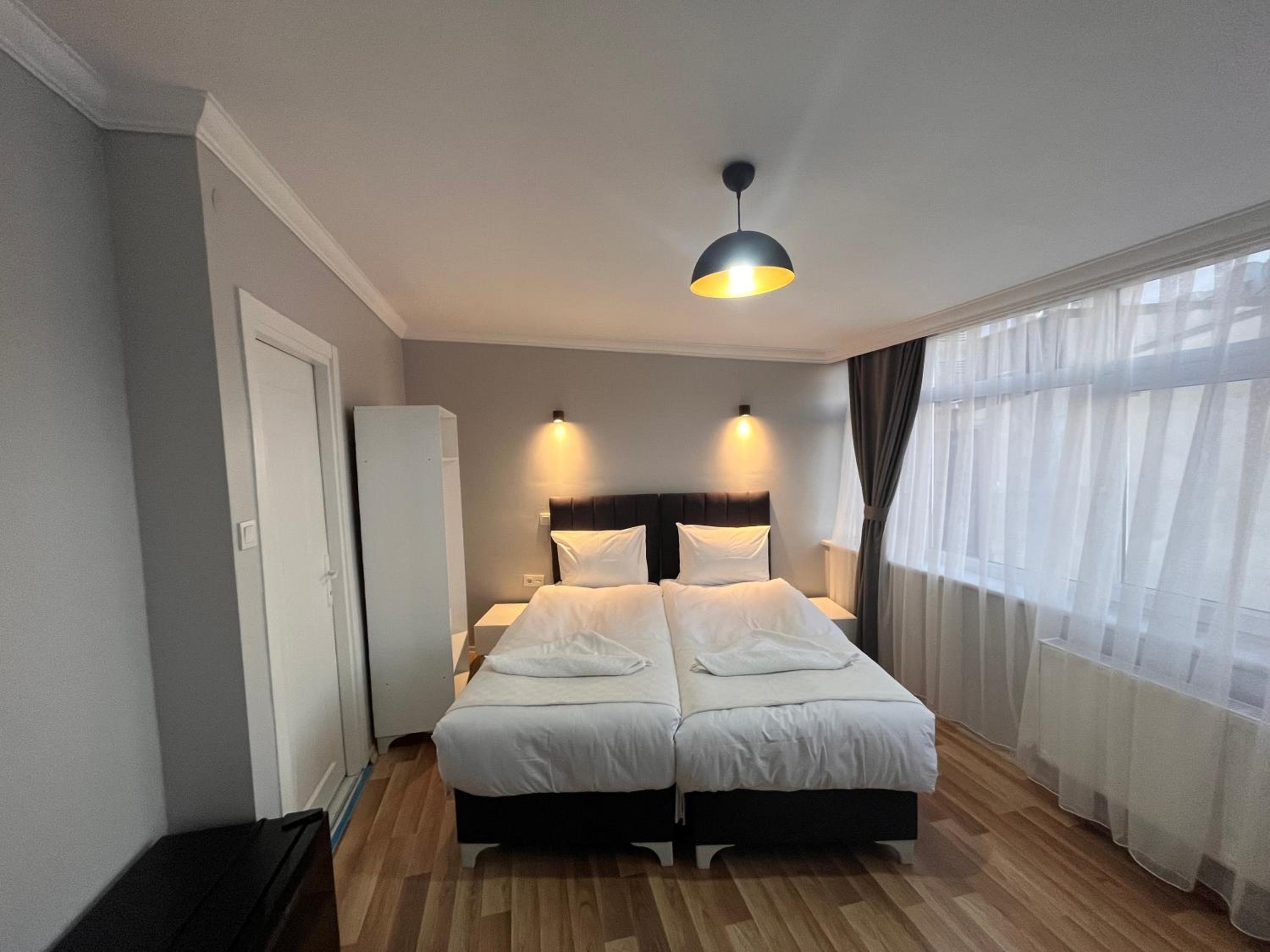 Triple Room with Private Bathroom photo 3
