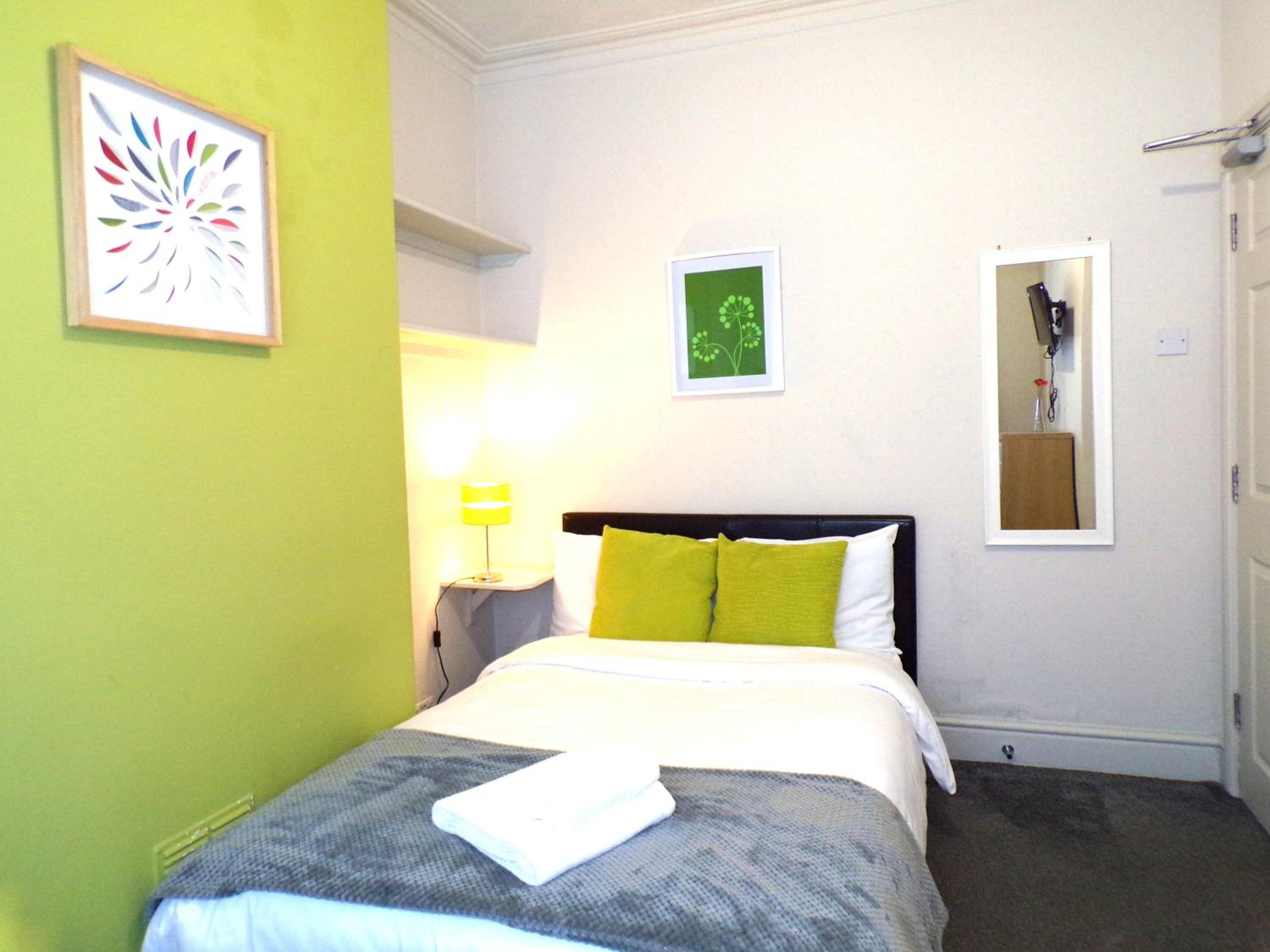 Three-Bedroom Apartment photo 2