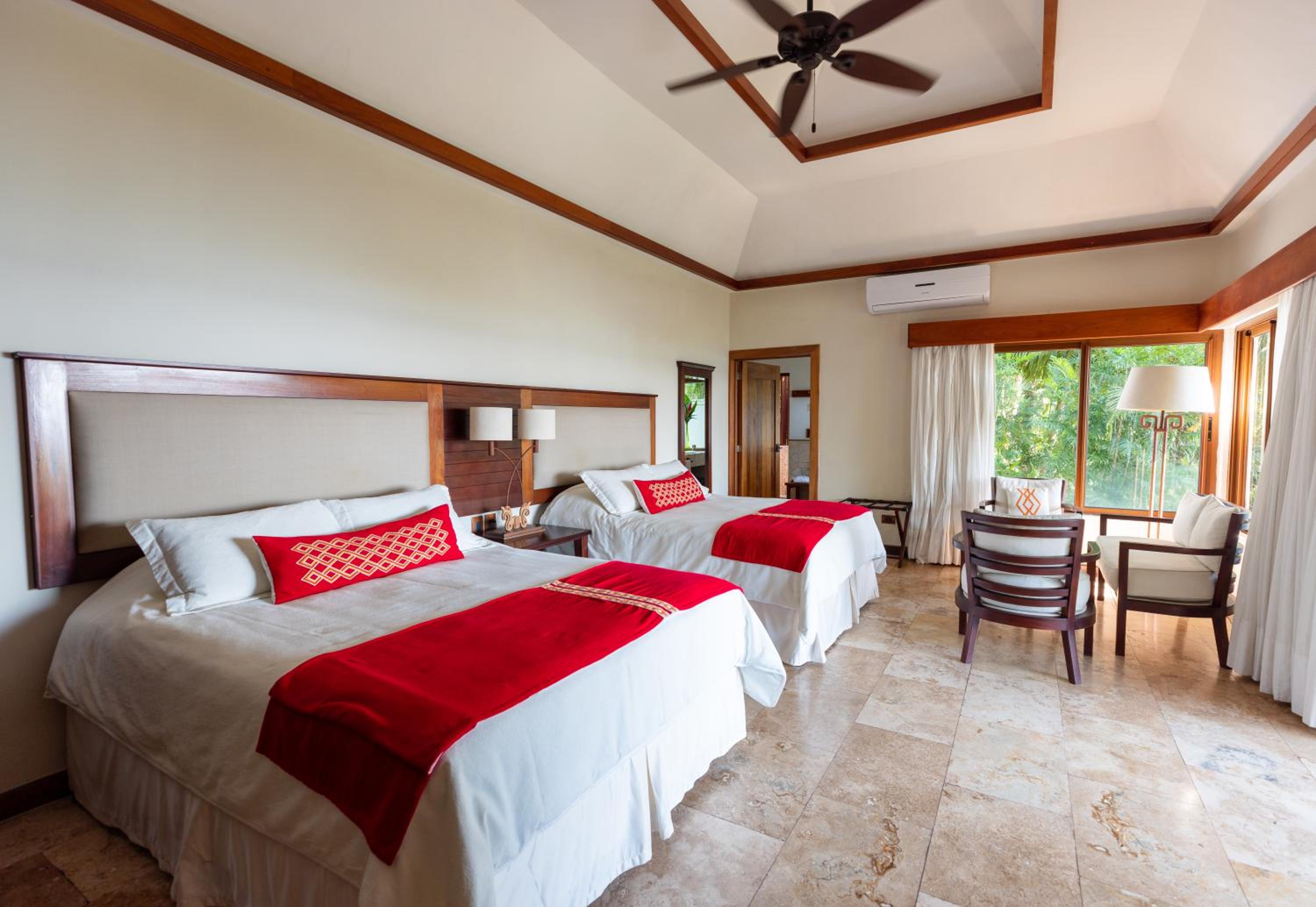 Lake Breeze Suite Queen - Photo 1