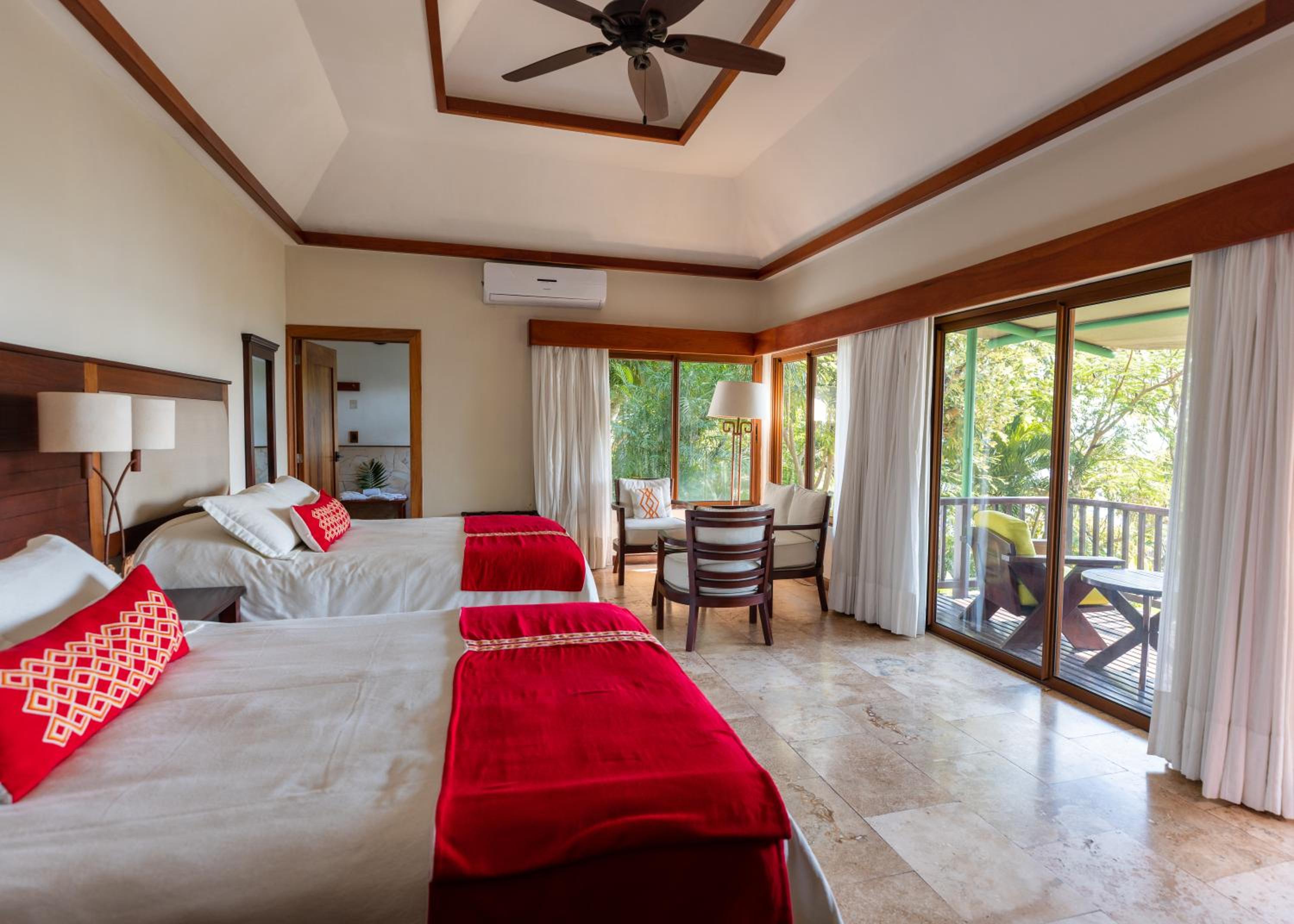Lake Breeze Suite Queen - Photo 16