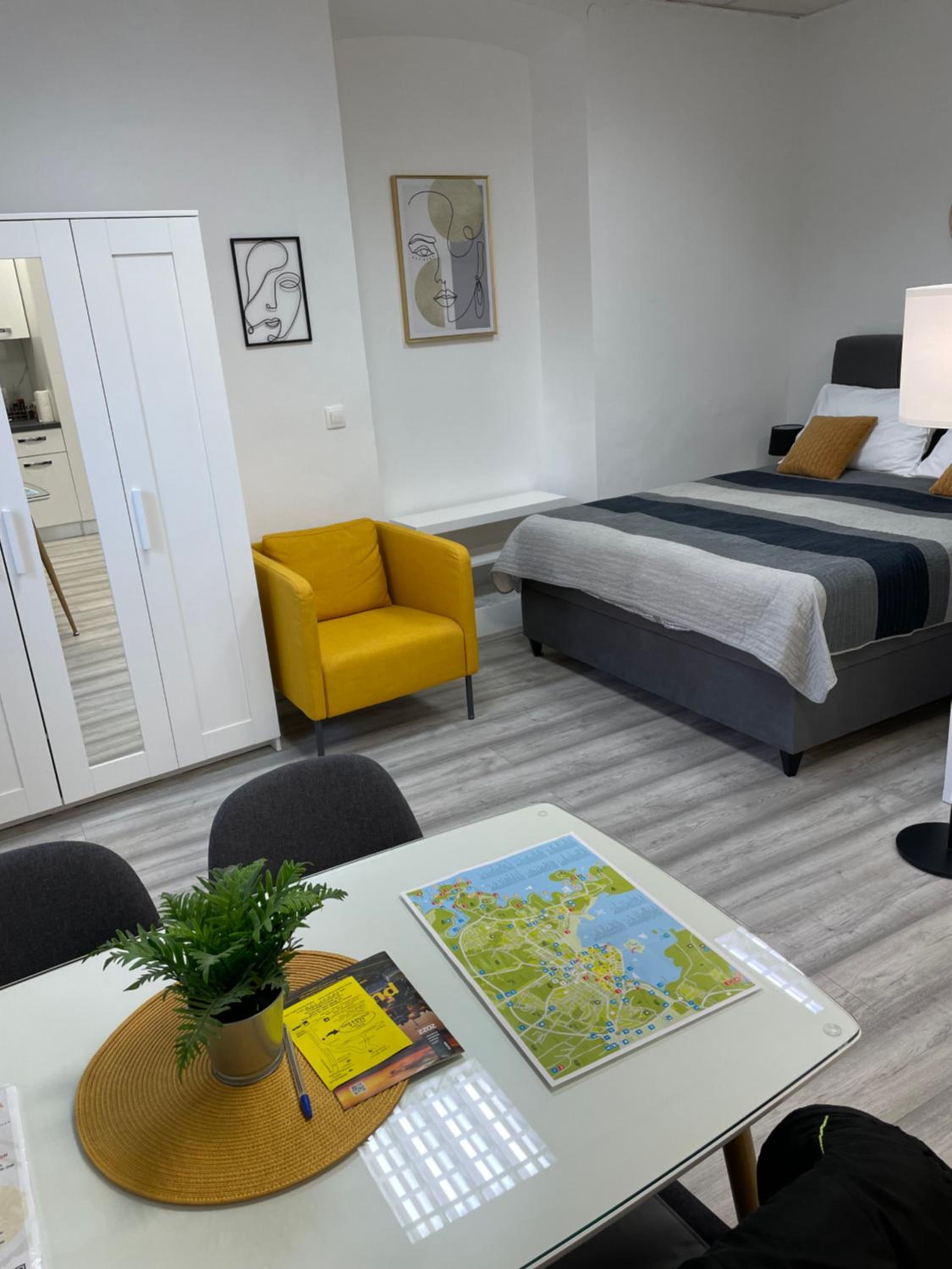 One-Bedroom Apartment - Photo 1