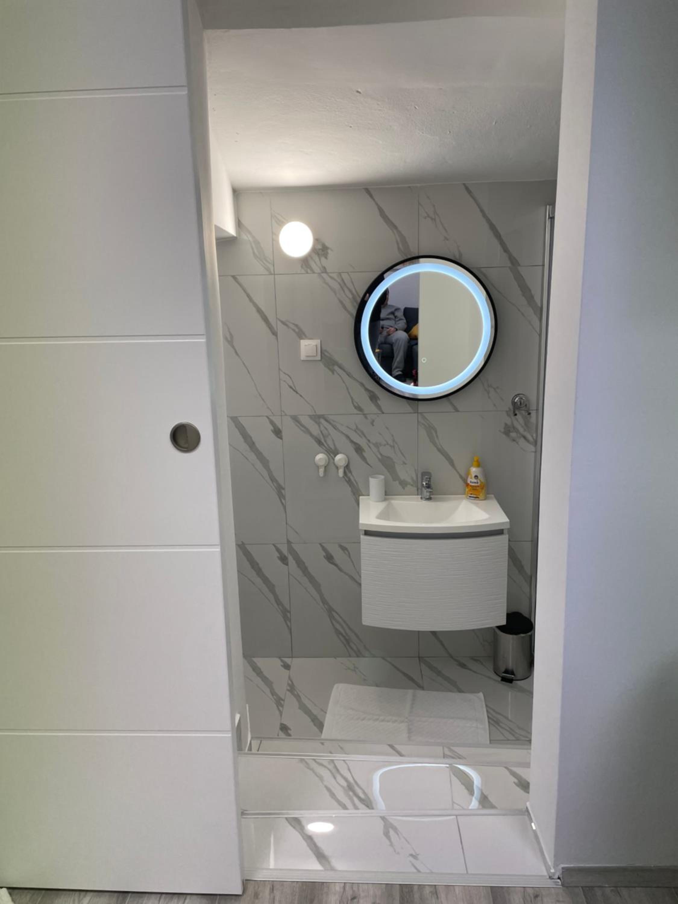 One-Bedroom Apartment - Photo 6