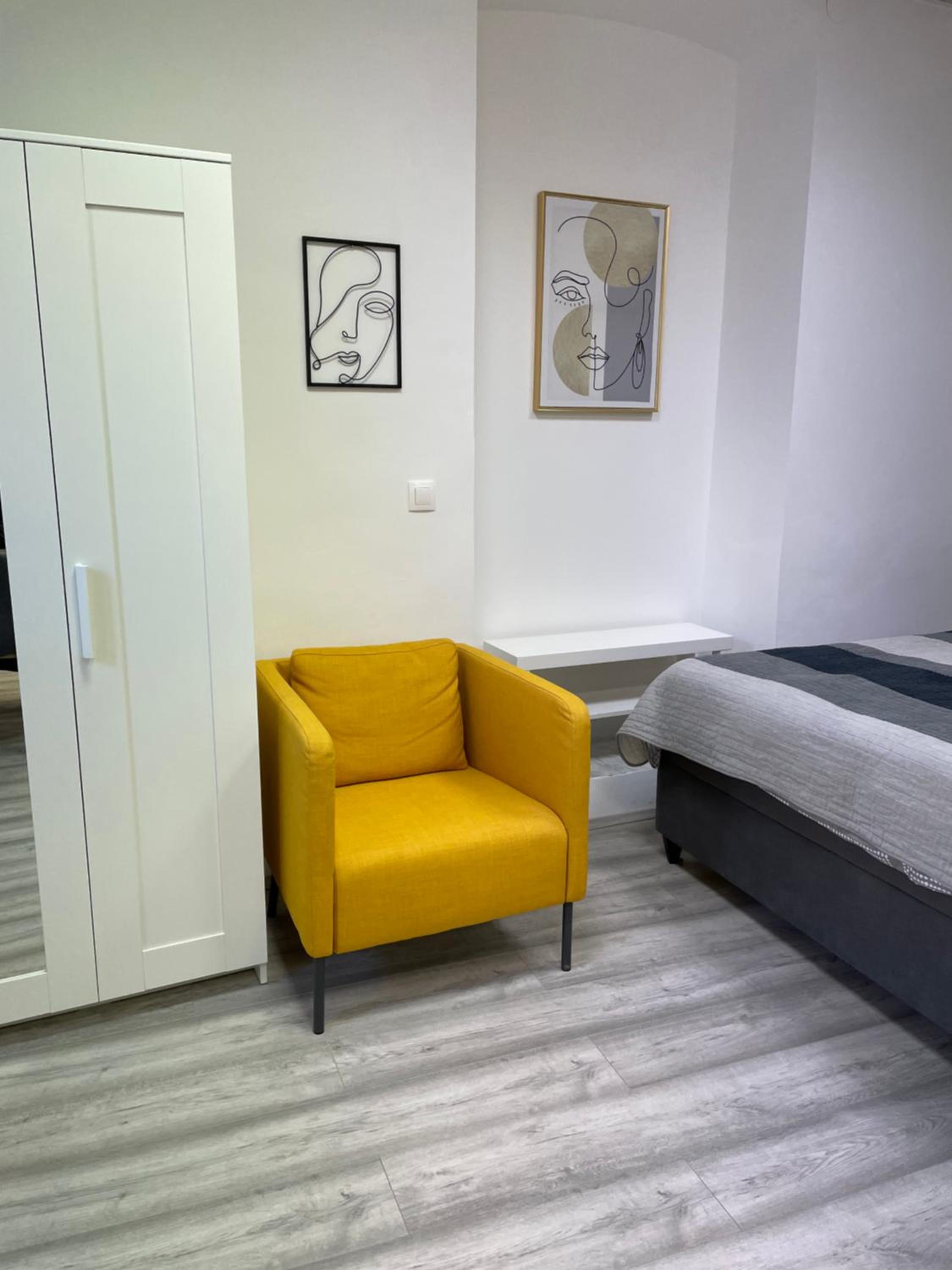 One-Bedroom Apartment - Photo 12