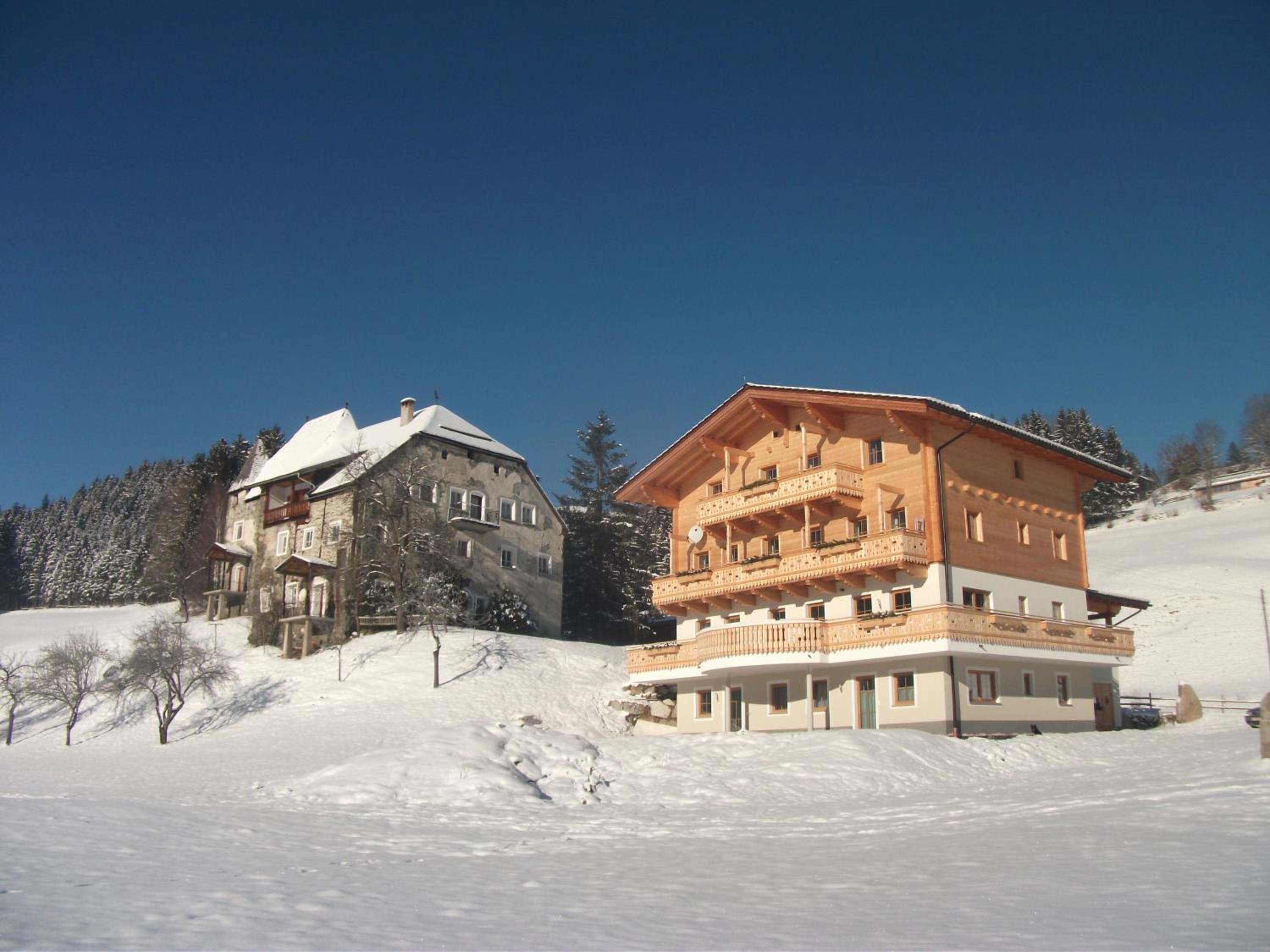 Apartment with Mountain View photo 2