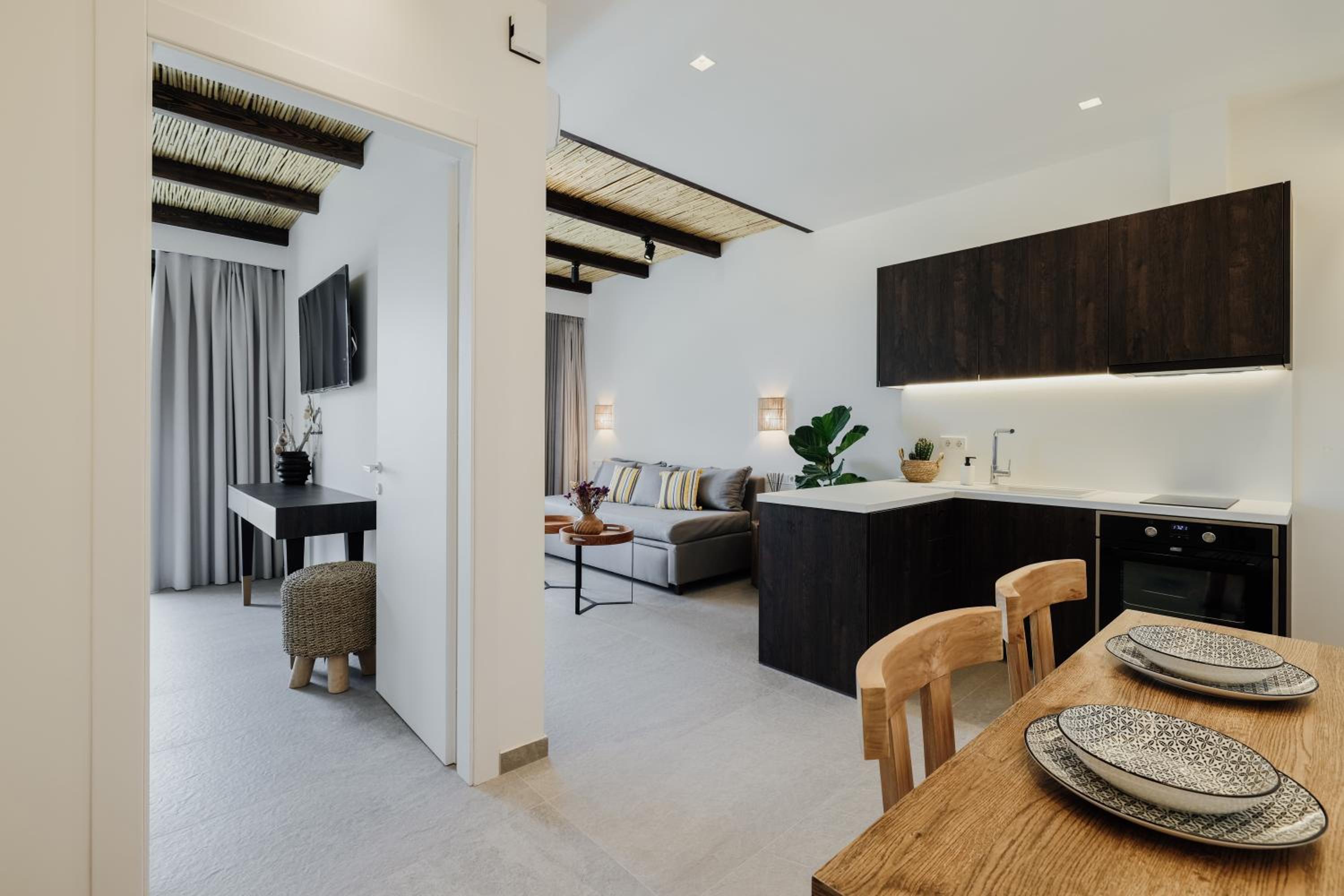 King Suite with Balcony photo 1
