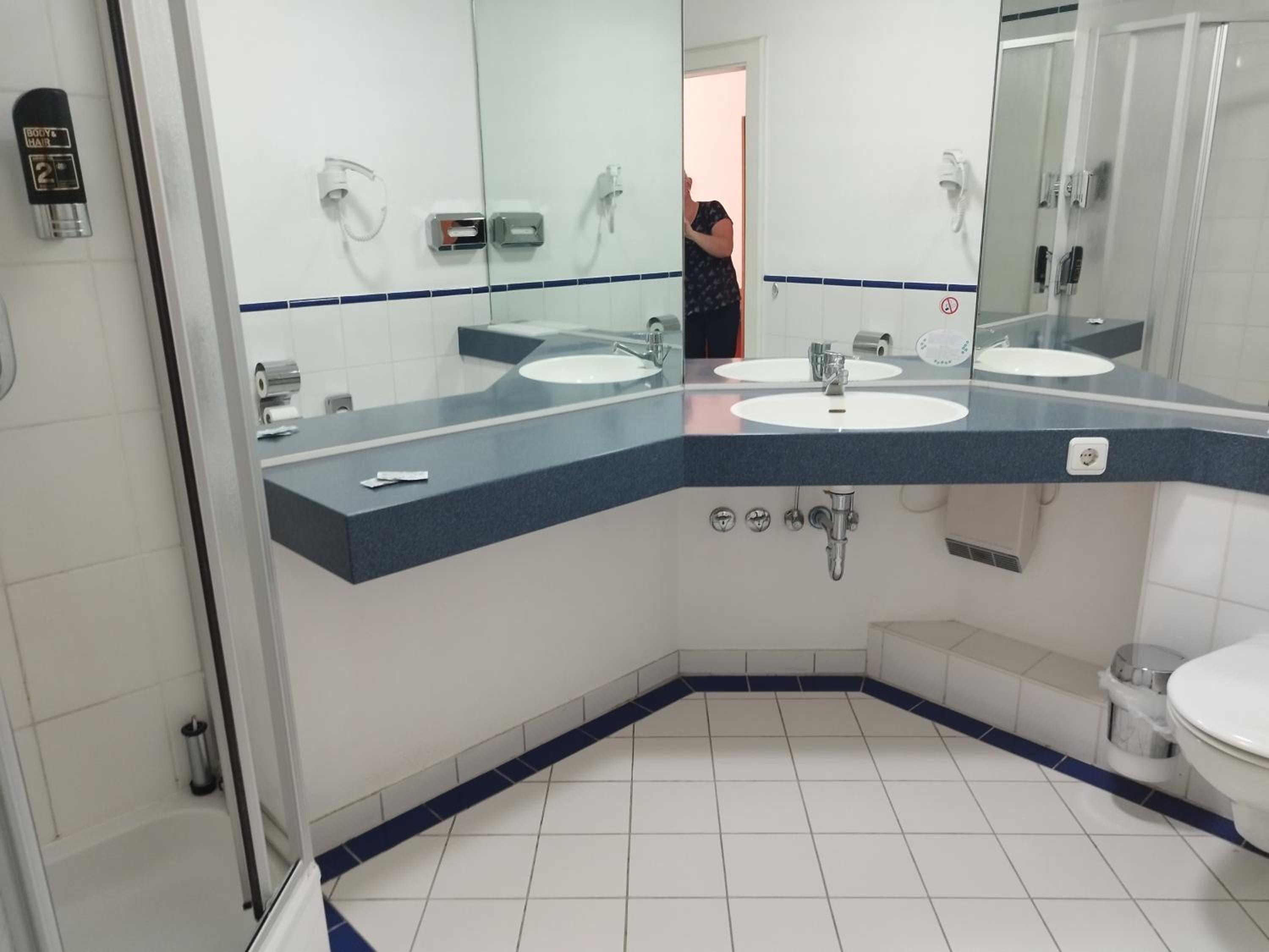 Triple Room - Photo 11