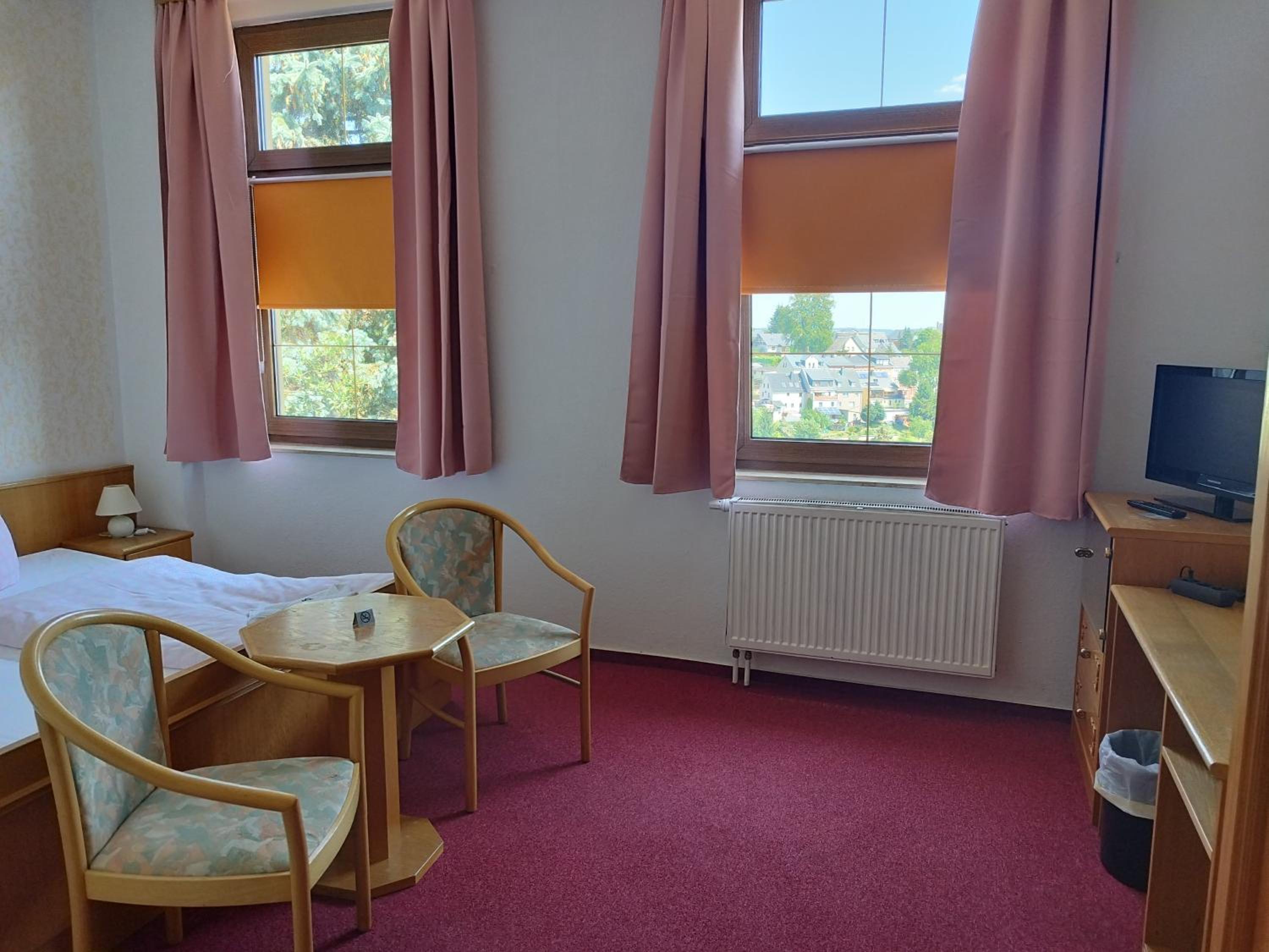 Small Double Room - Photo 1