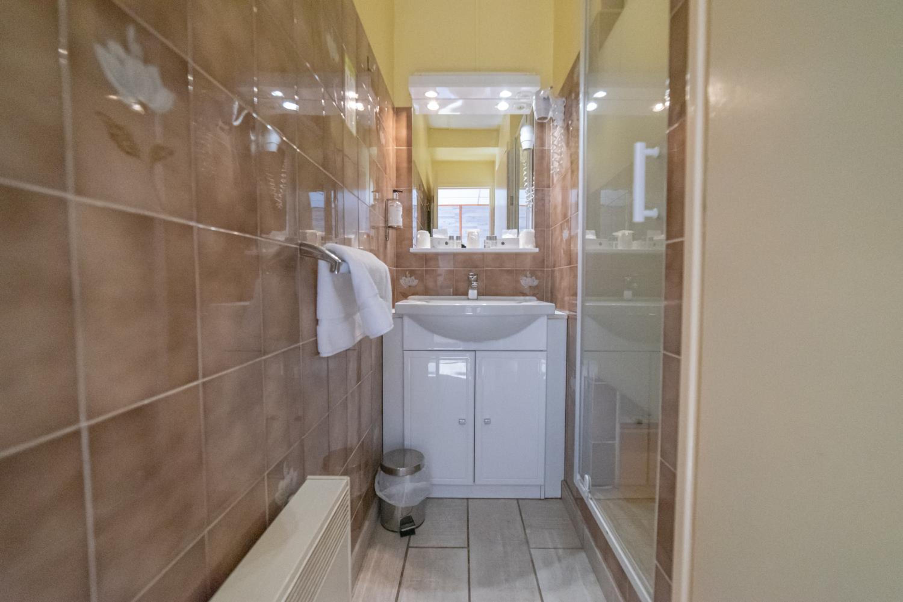 Double Room North Side with Shower - Photo 4