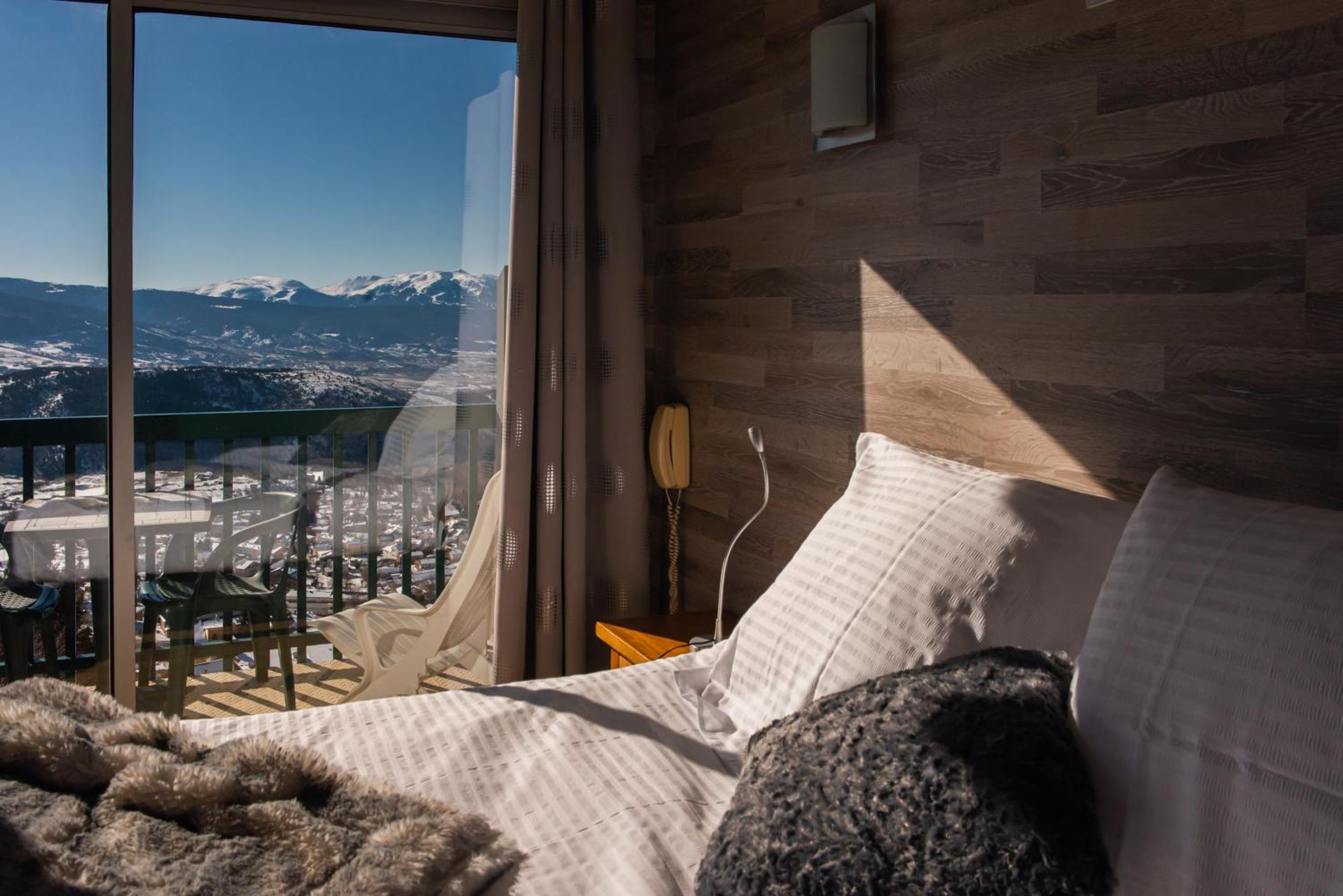 Double Room with Mountain View - Photo 14