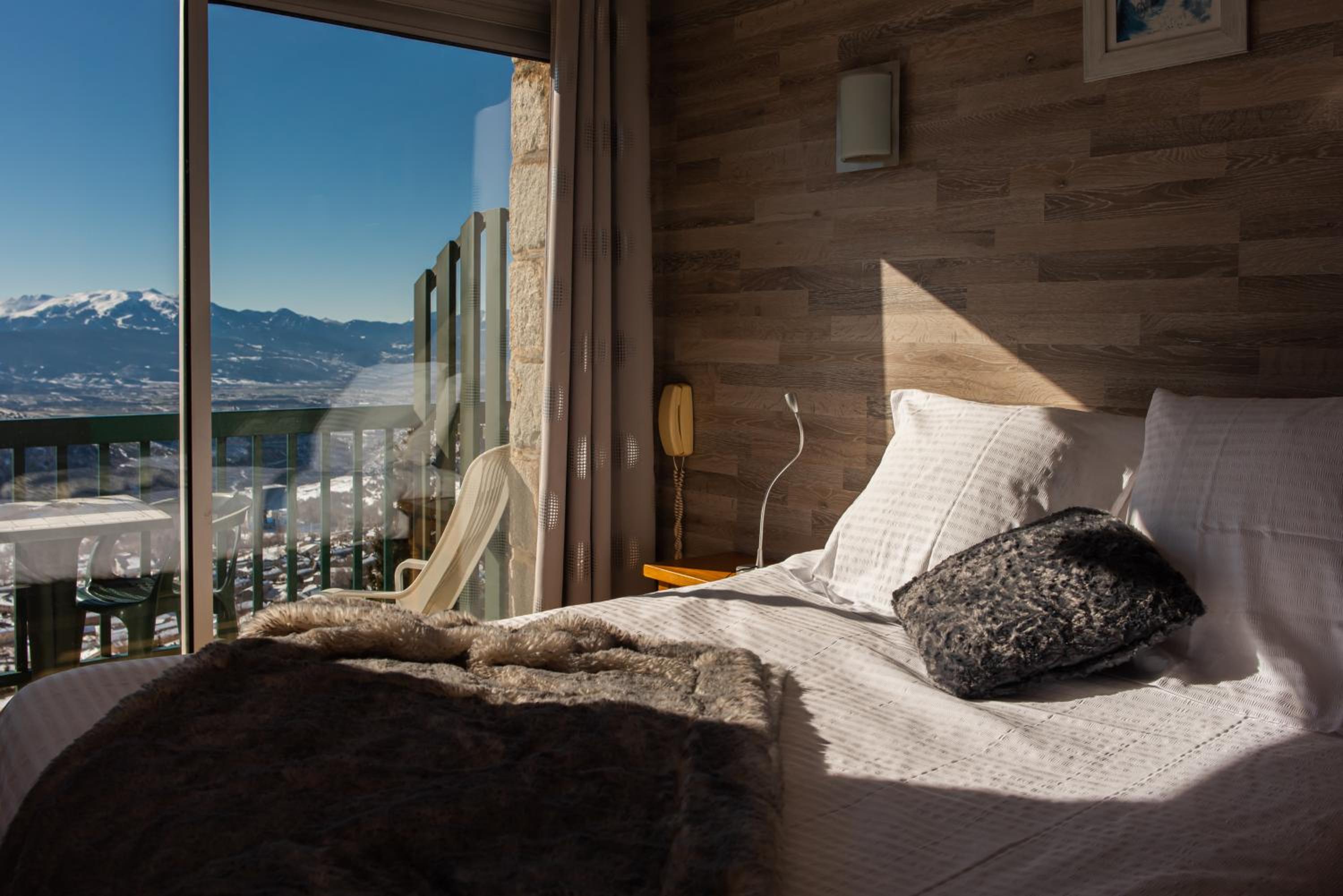 Double Room with Mountain View - Photo 11