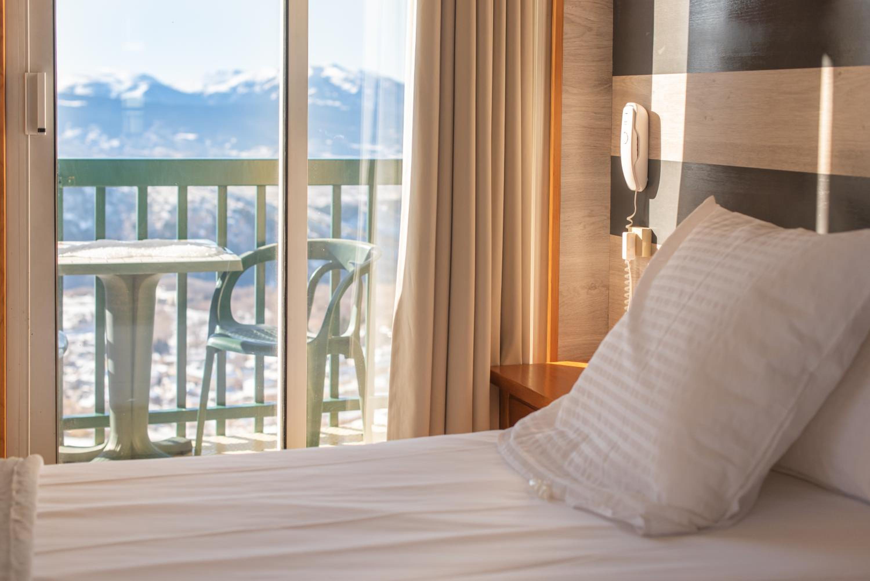 Double Room with Mountain View - Photo 3