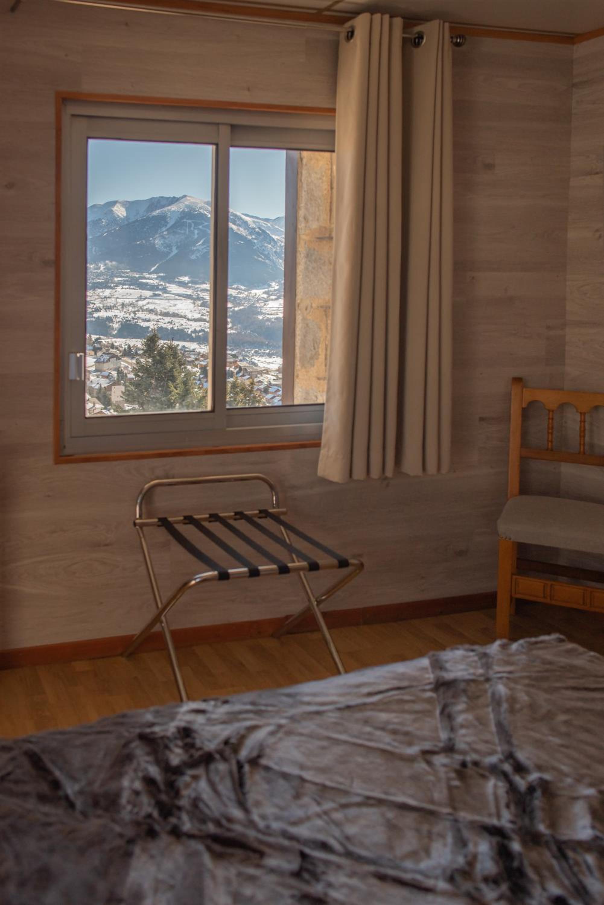 Double Room with Mountain View - Photo 6