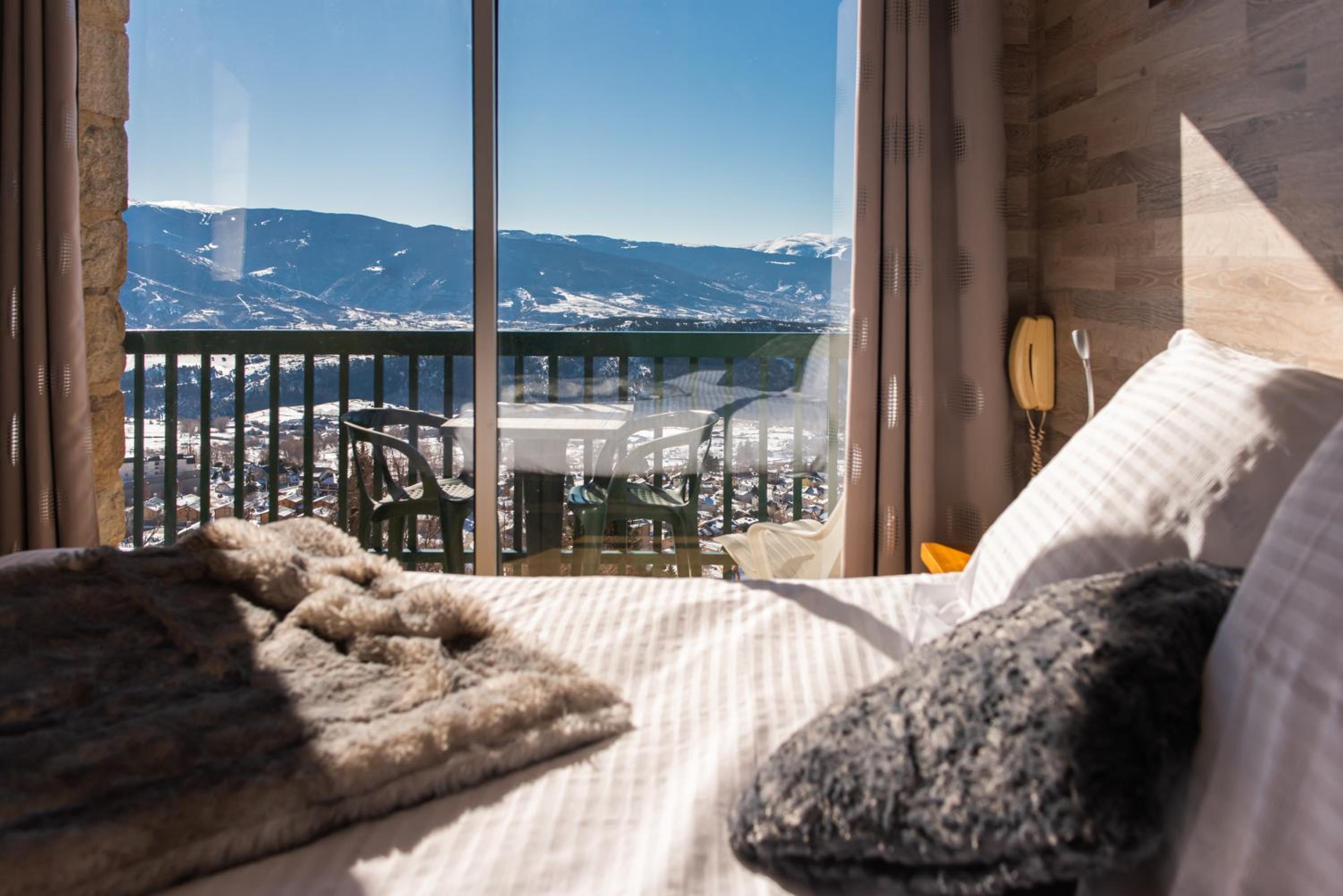 Double Room with Mountain View - Photo 10
