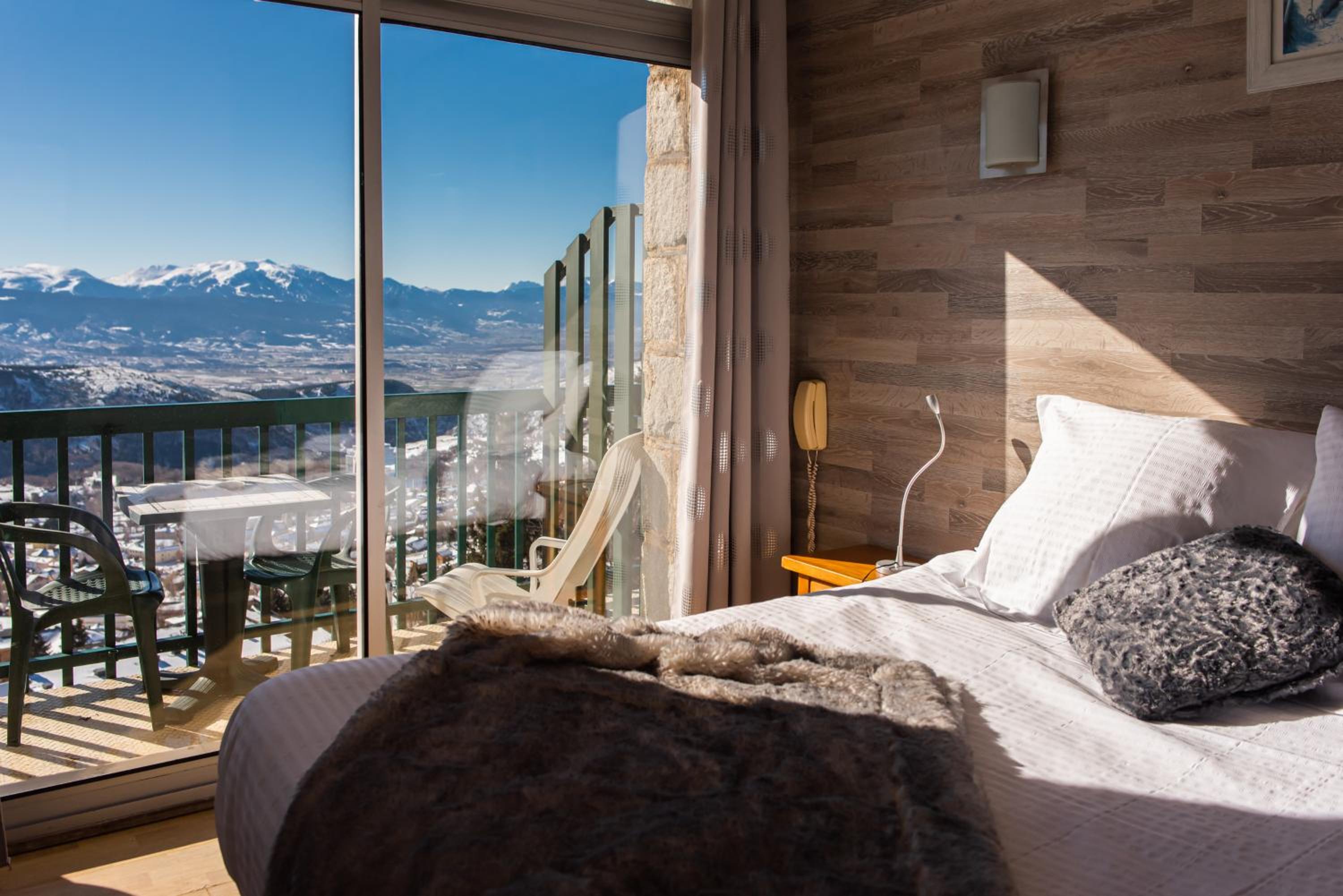 Double Room with Mountain View - Photo 15