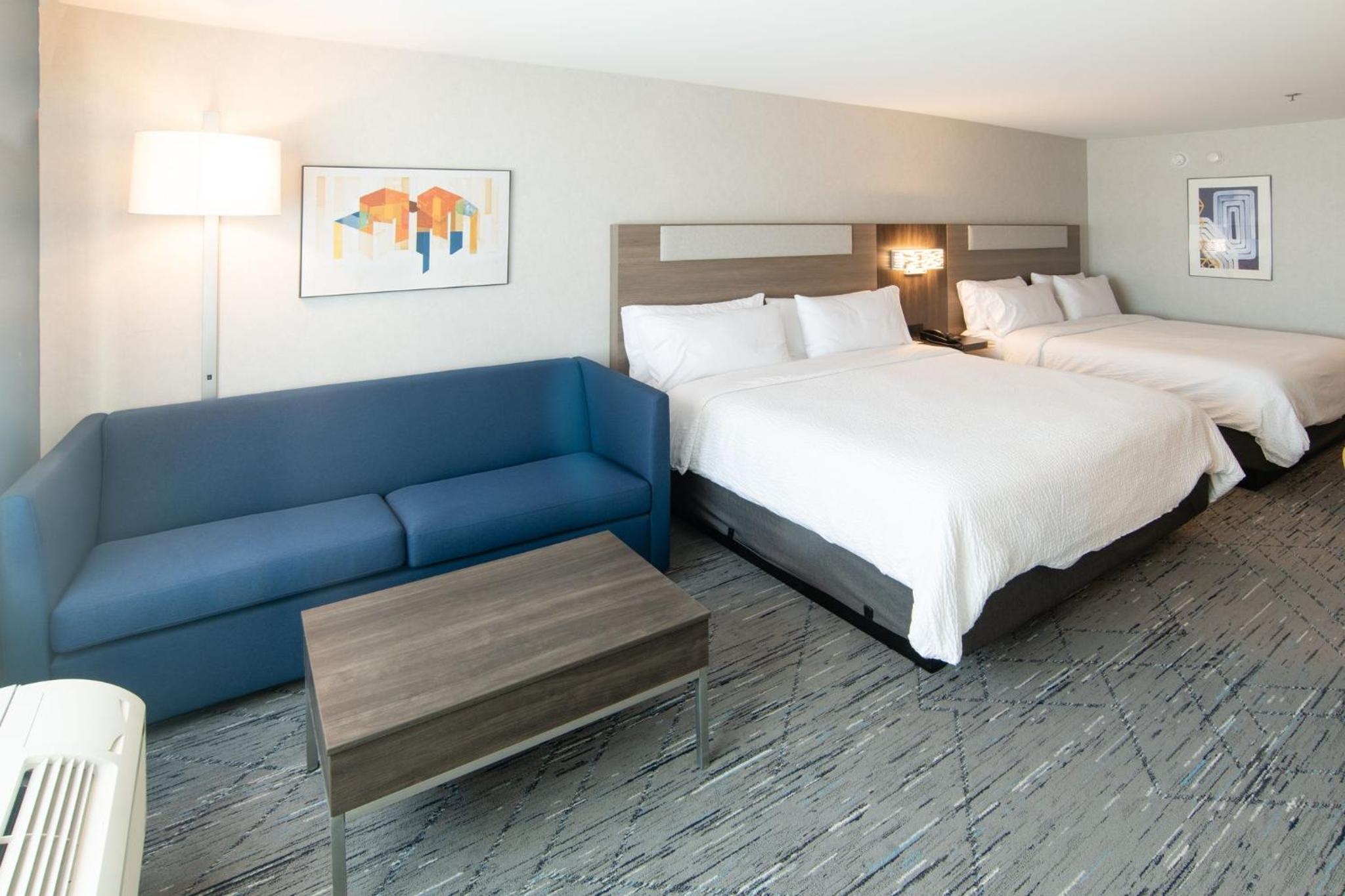 Suite with Two King Beds and Sofa Bed - Photo 2