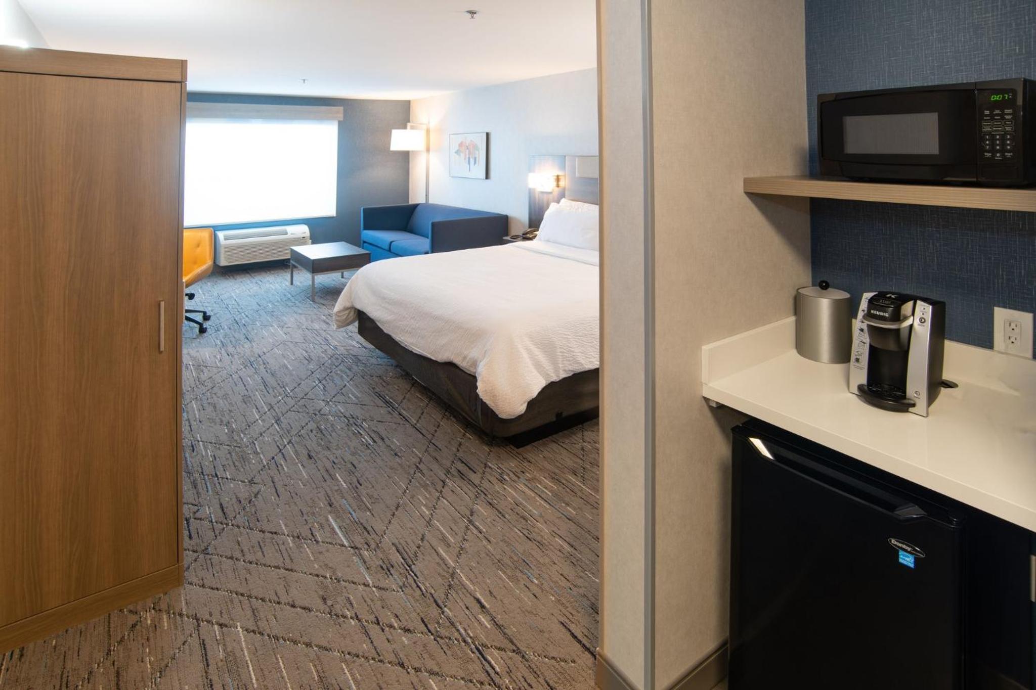 King Suite with Sofa Bed - Photo 6