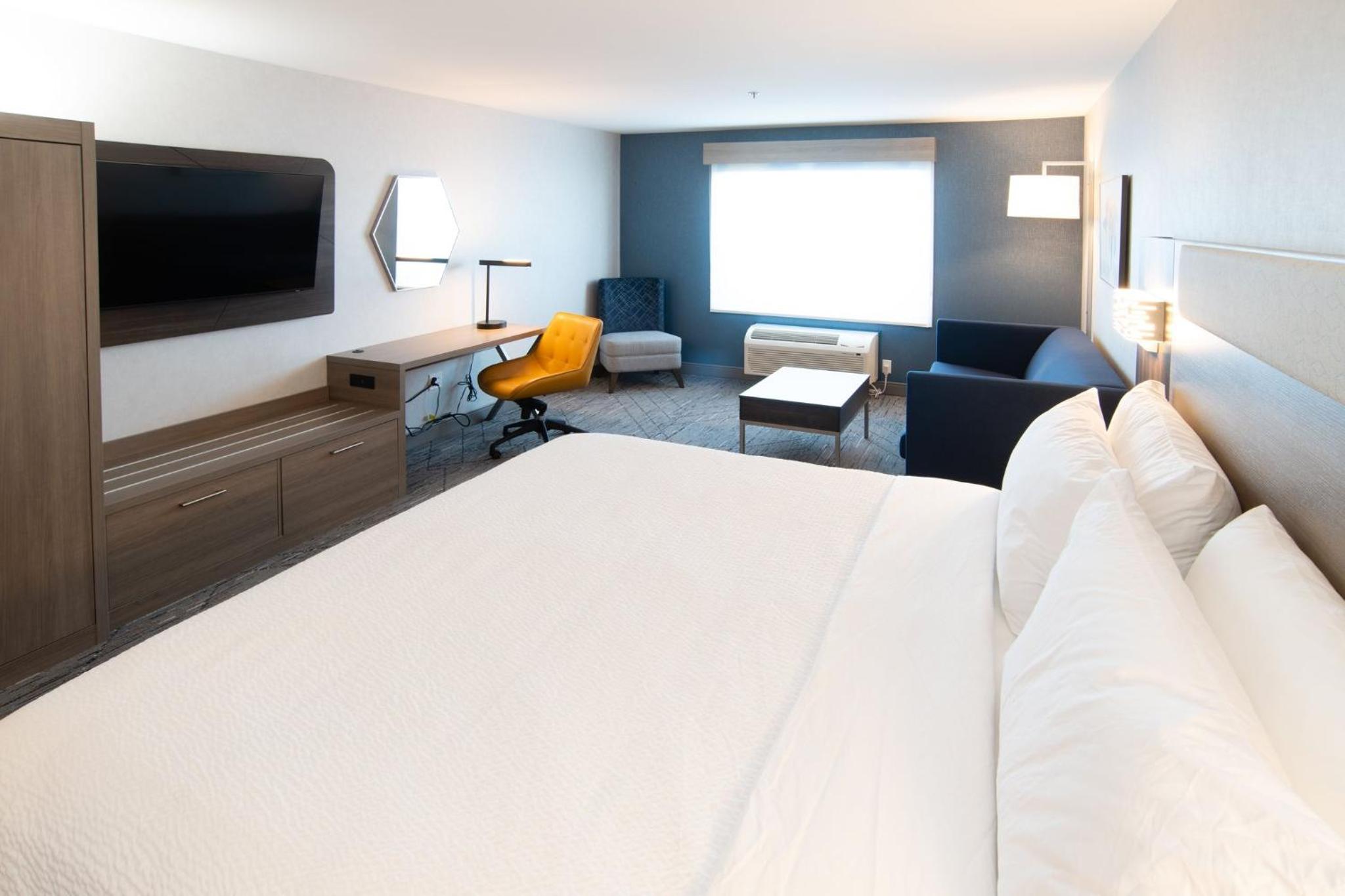 King Suite with Sofa Bed - Photo 3