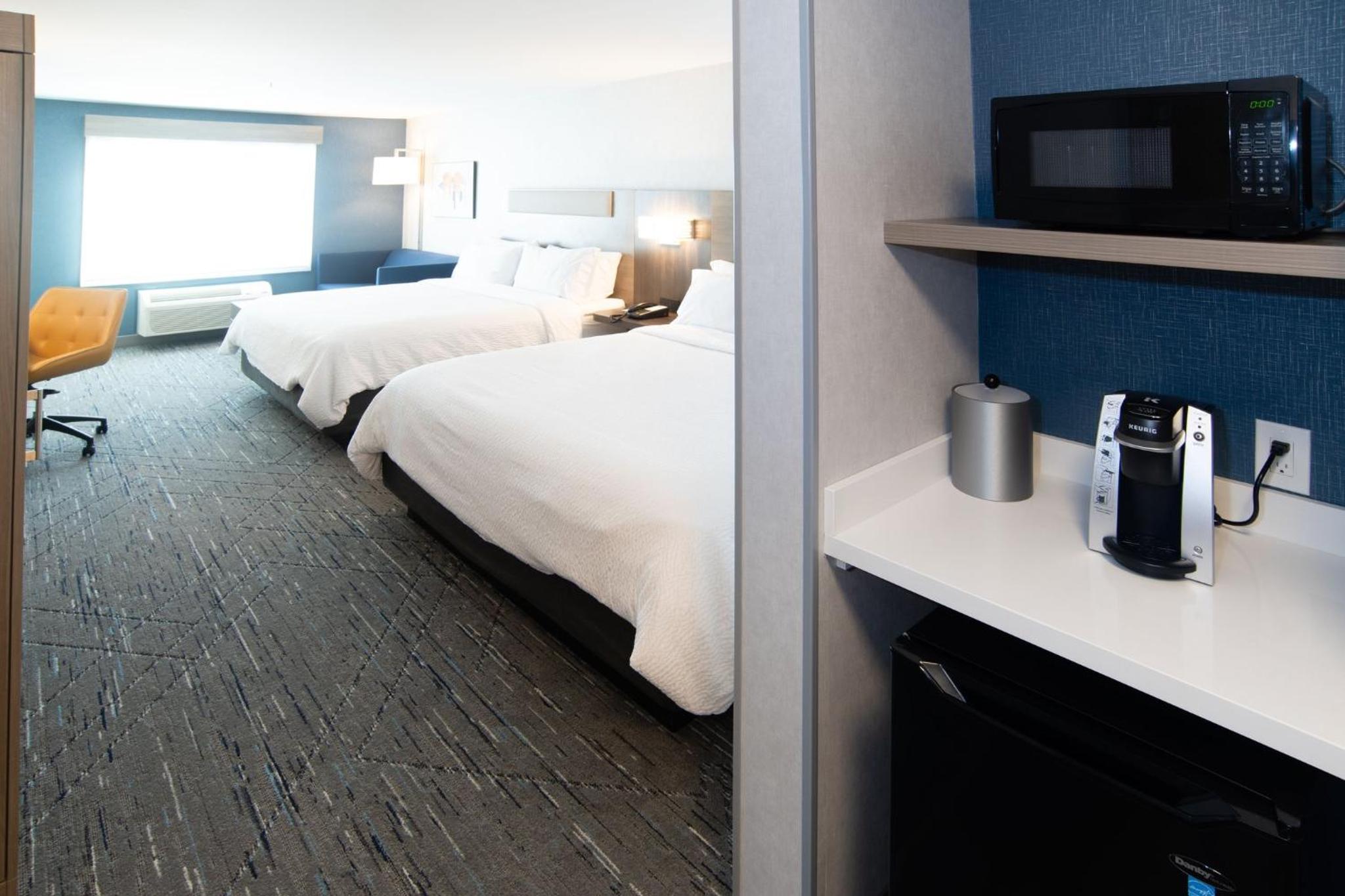 Suite with Two King Beds and Sofa Bed - Photo 3