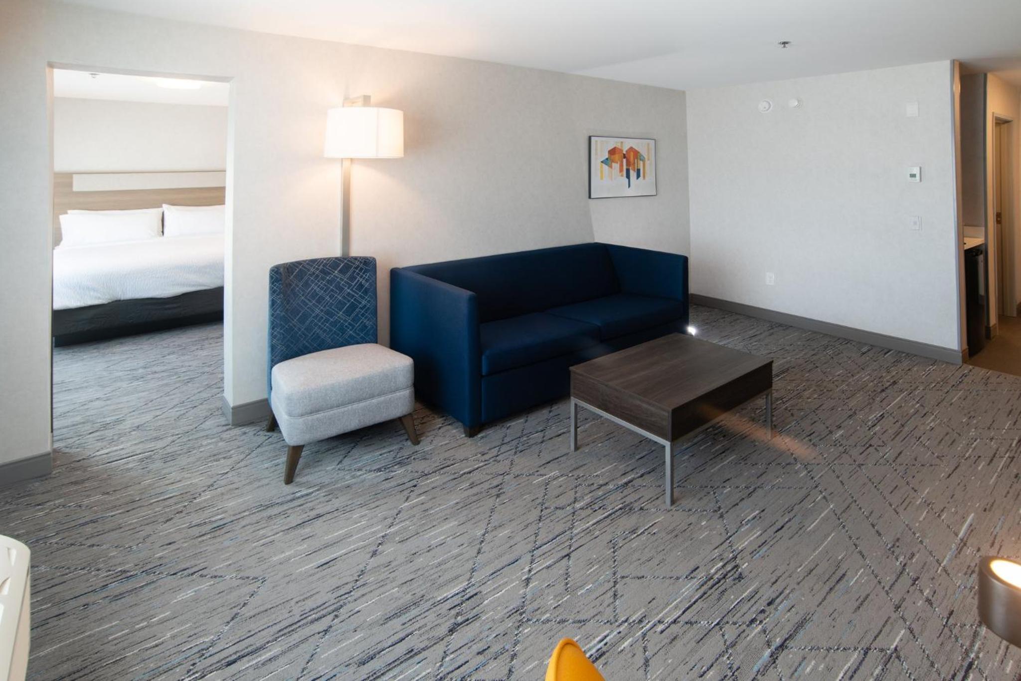 King Suite with Mobility Accessible Tub - Photo 3