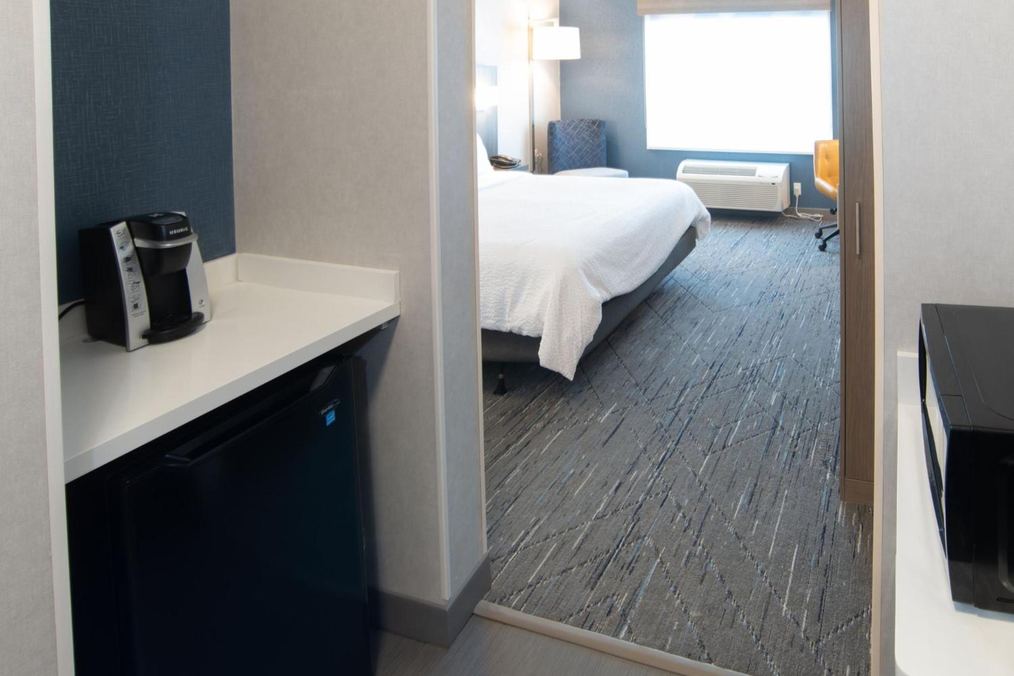 Standard King Room - Photo 4