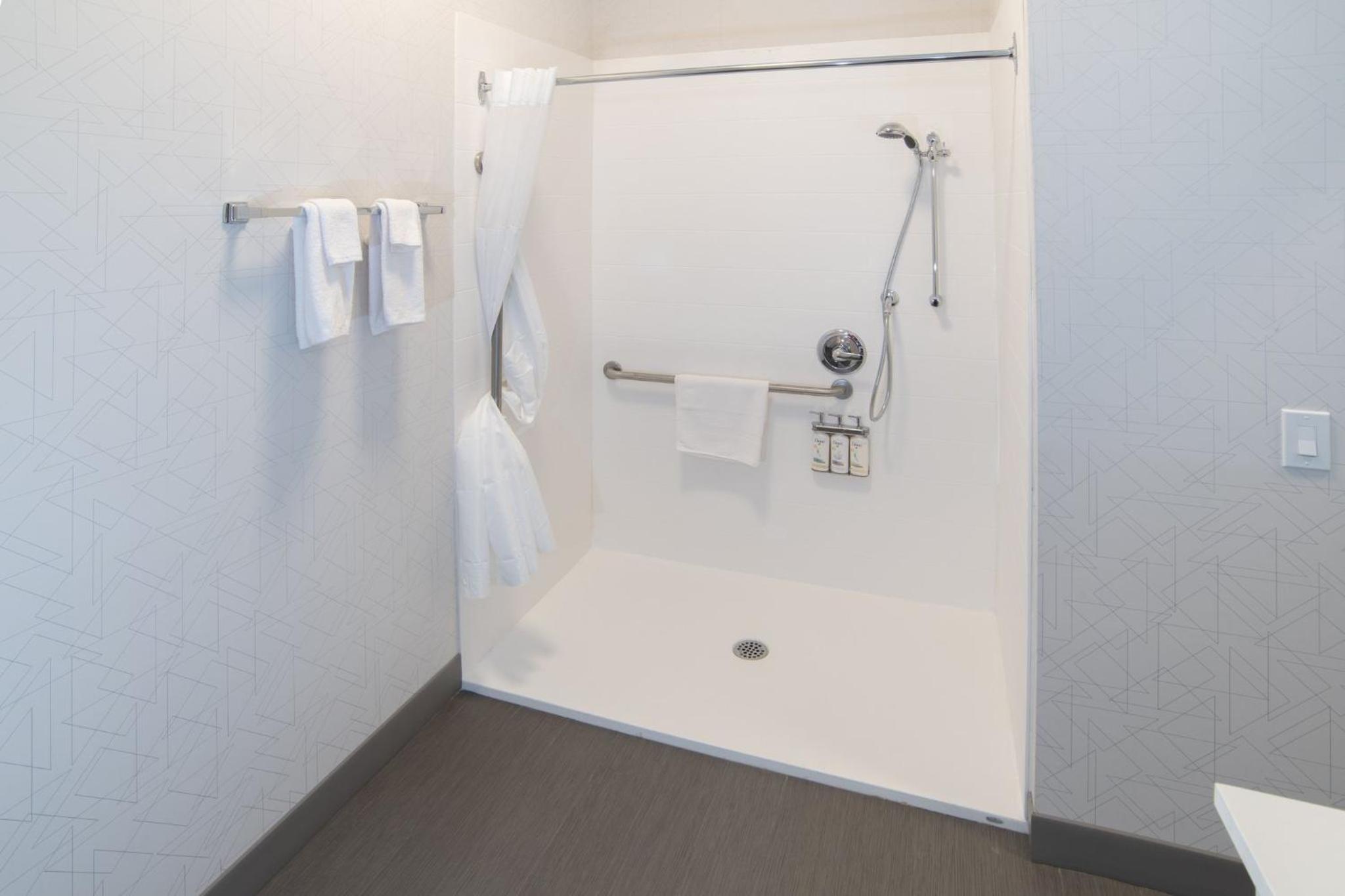 Standard King Room - Mobility Accessible - Photo 4