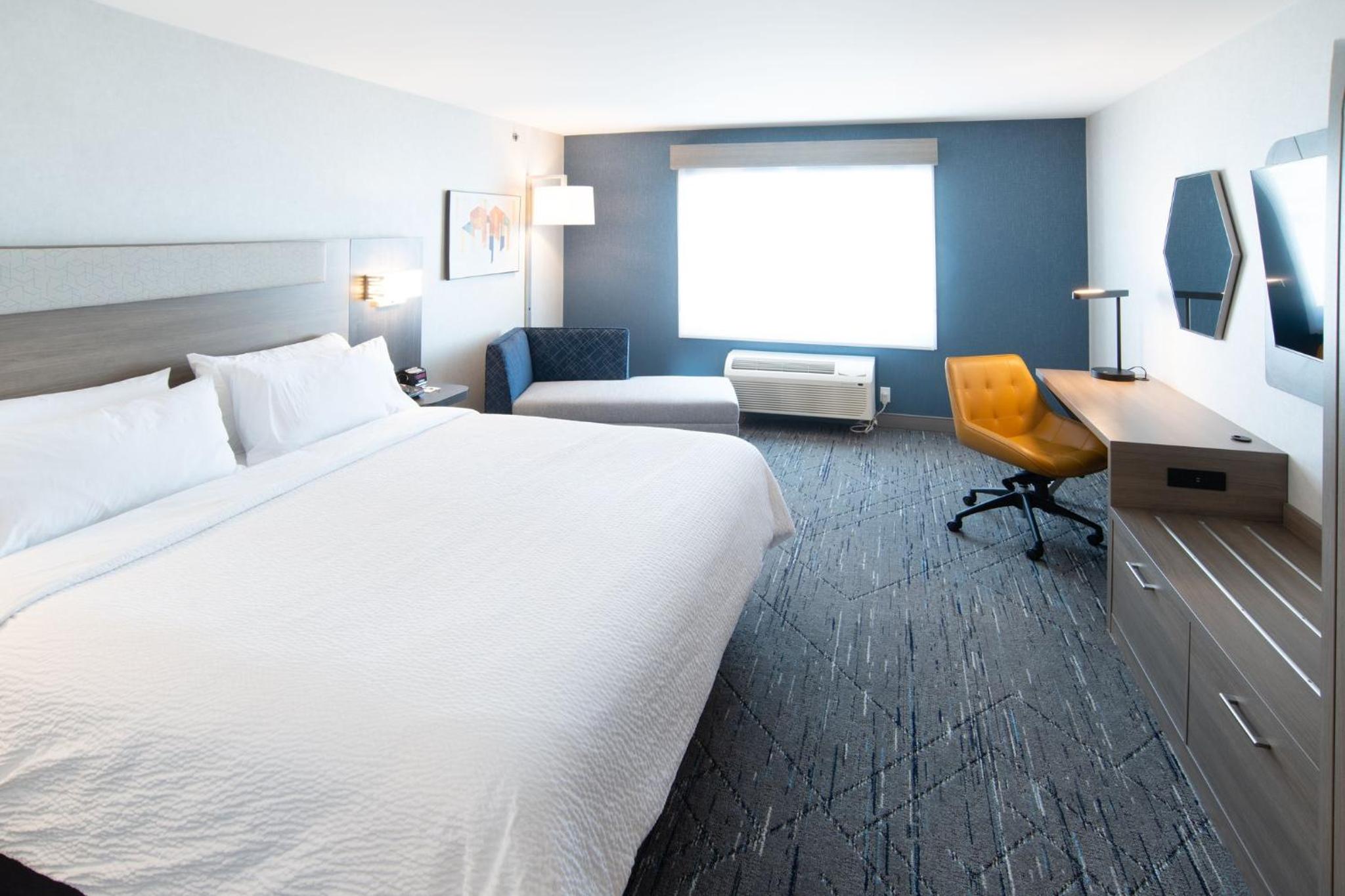 Standard King Room - Photo 6