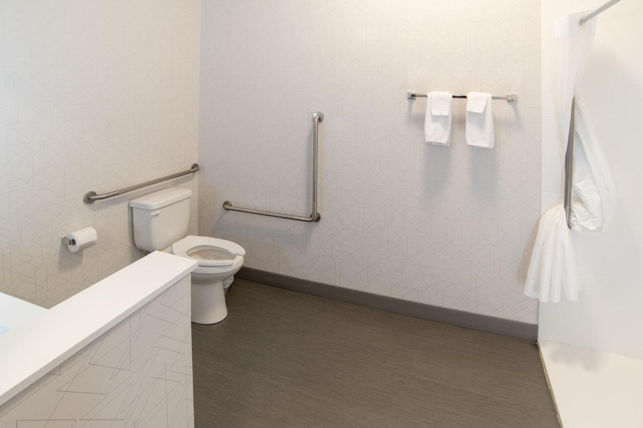 Standard King Room - Mobility Accessible - Photo 3