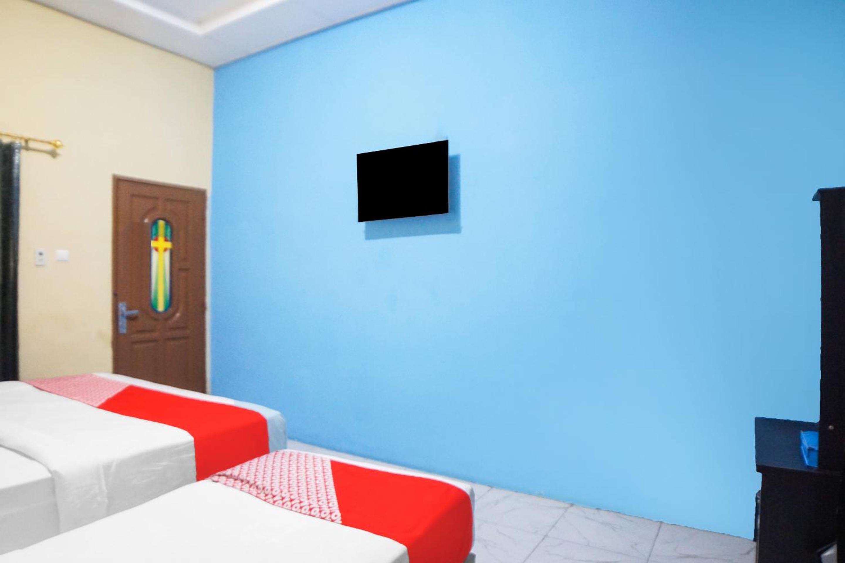 Standard Family Room - Photo 2