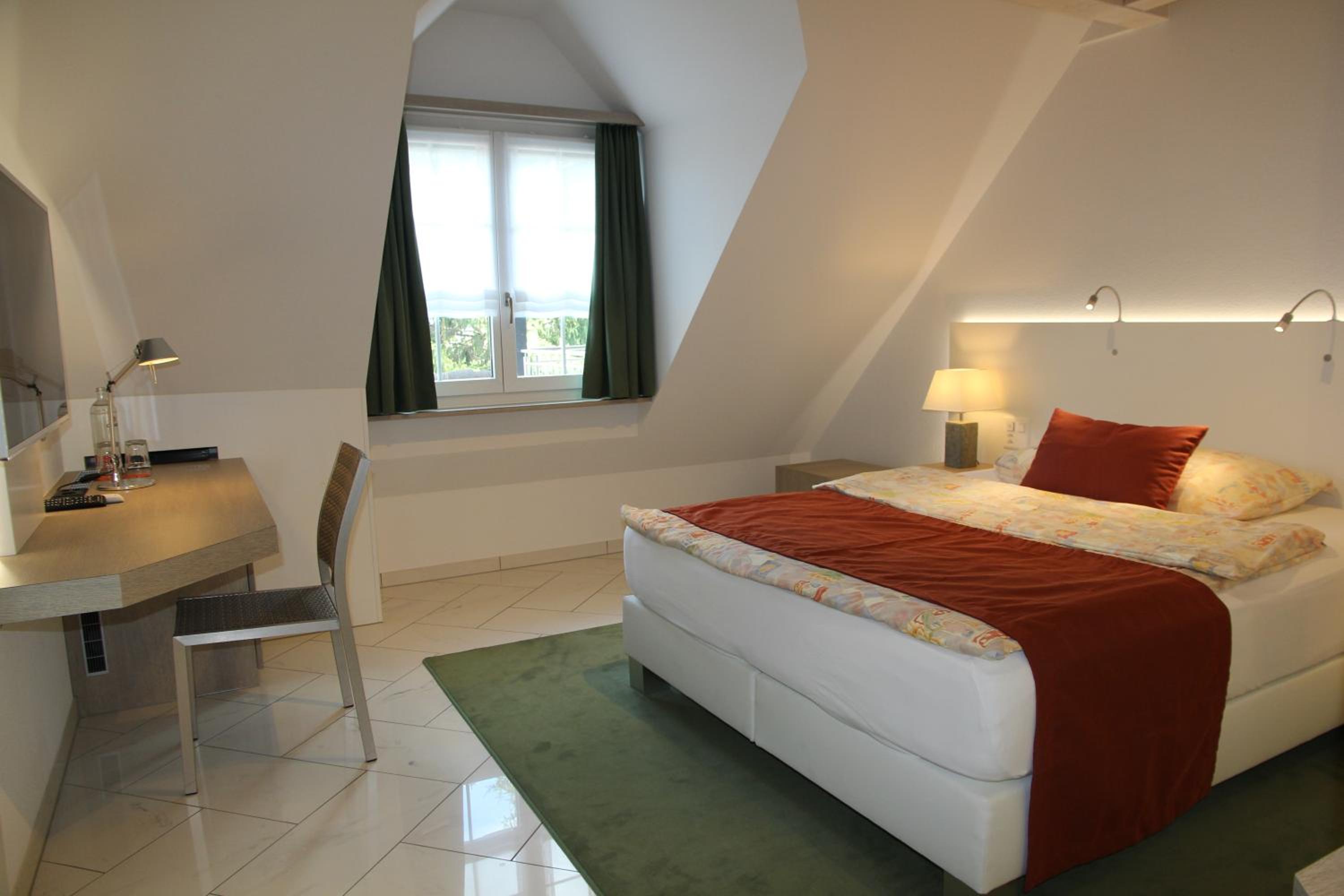 Deluxe Double Room - Photo 10