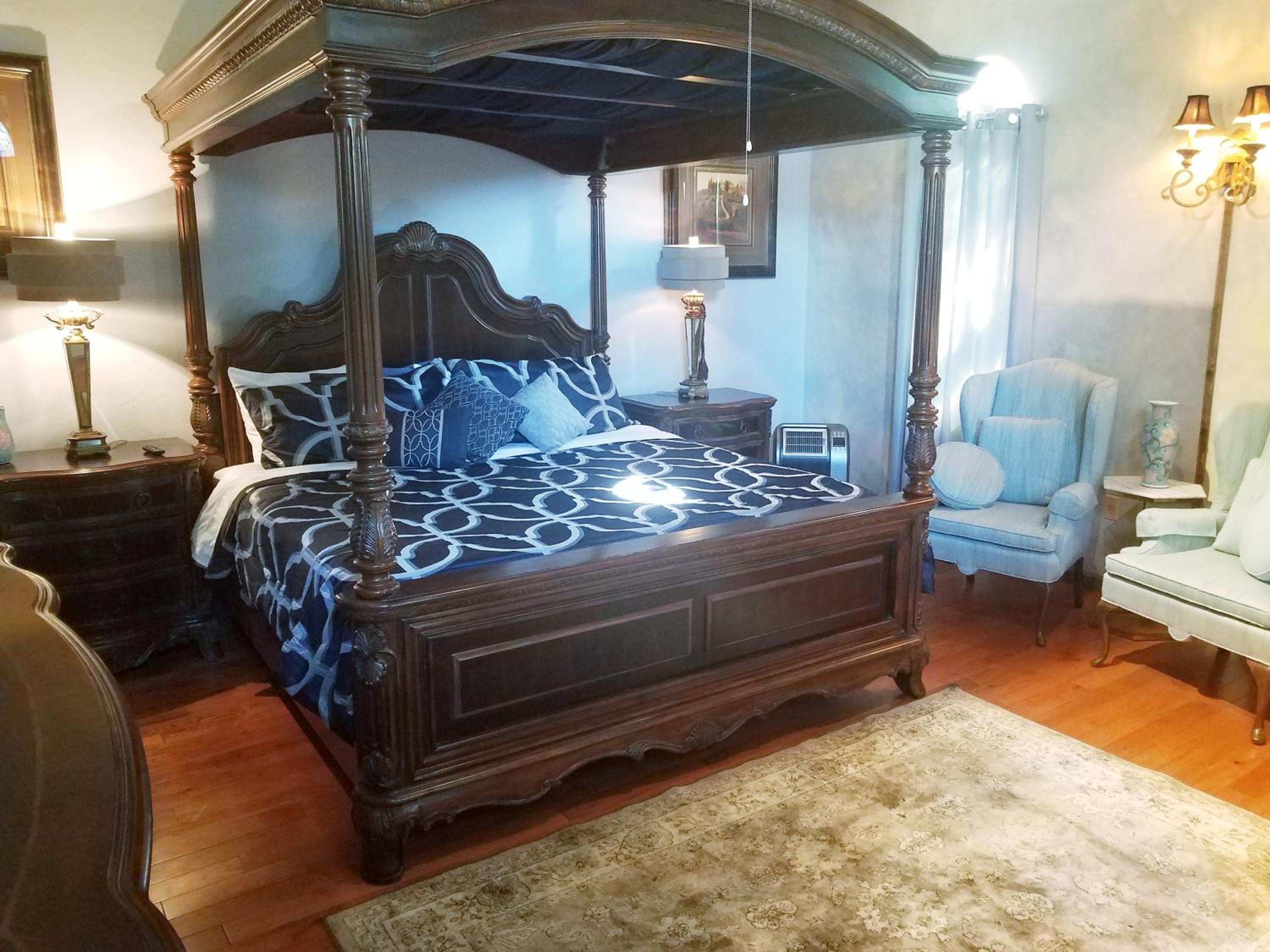 King Suite with Balcony photo 1