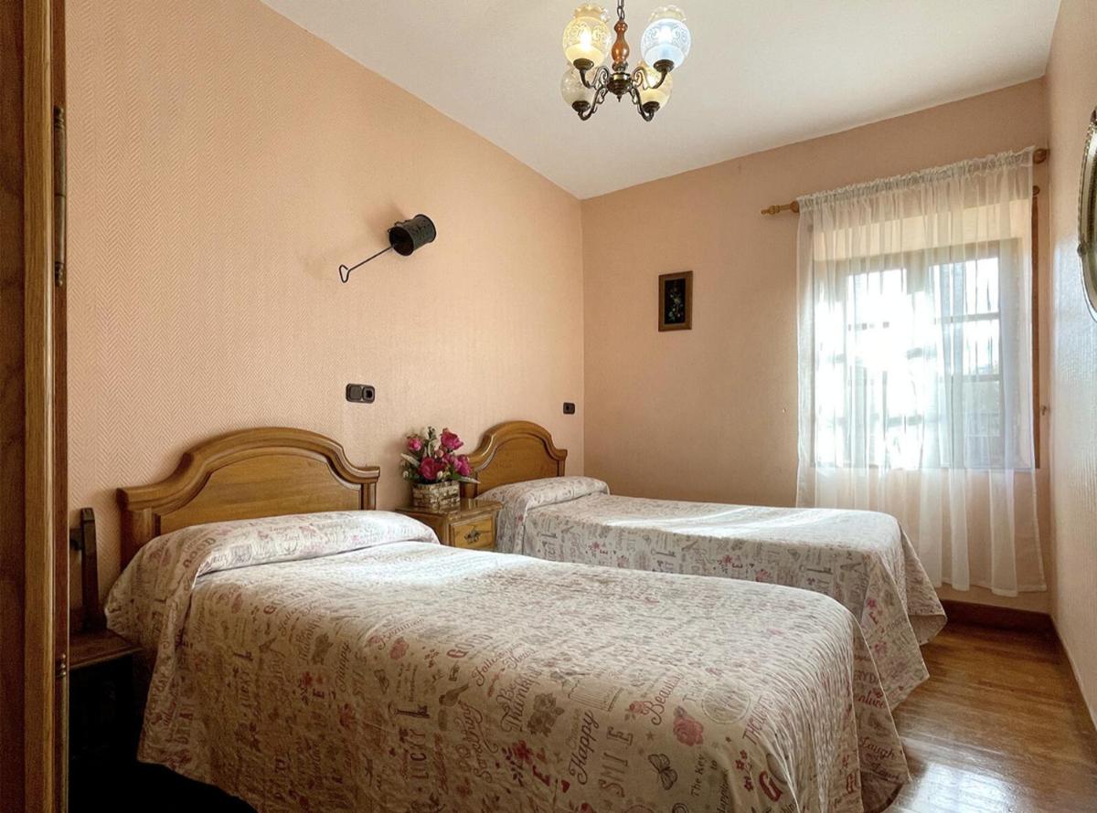 Twin Room with Private External Bathroom
