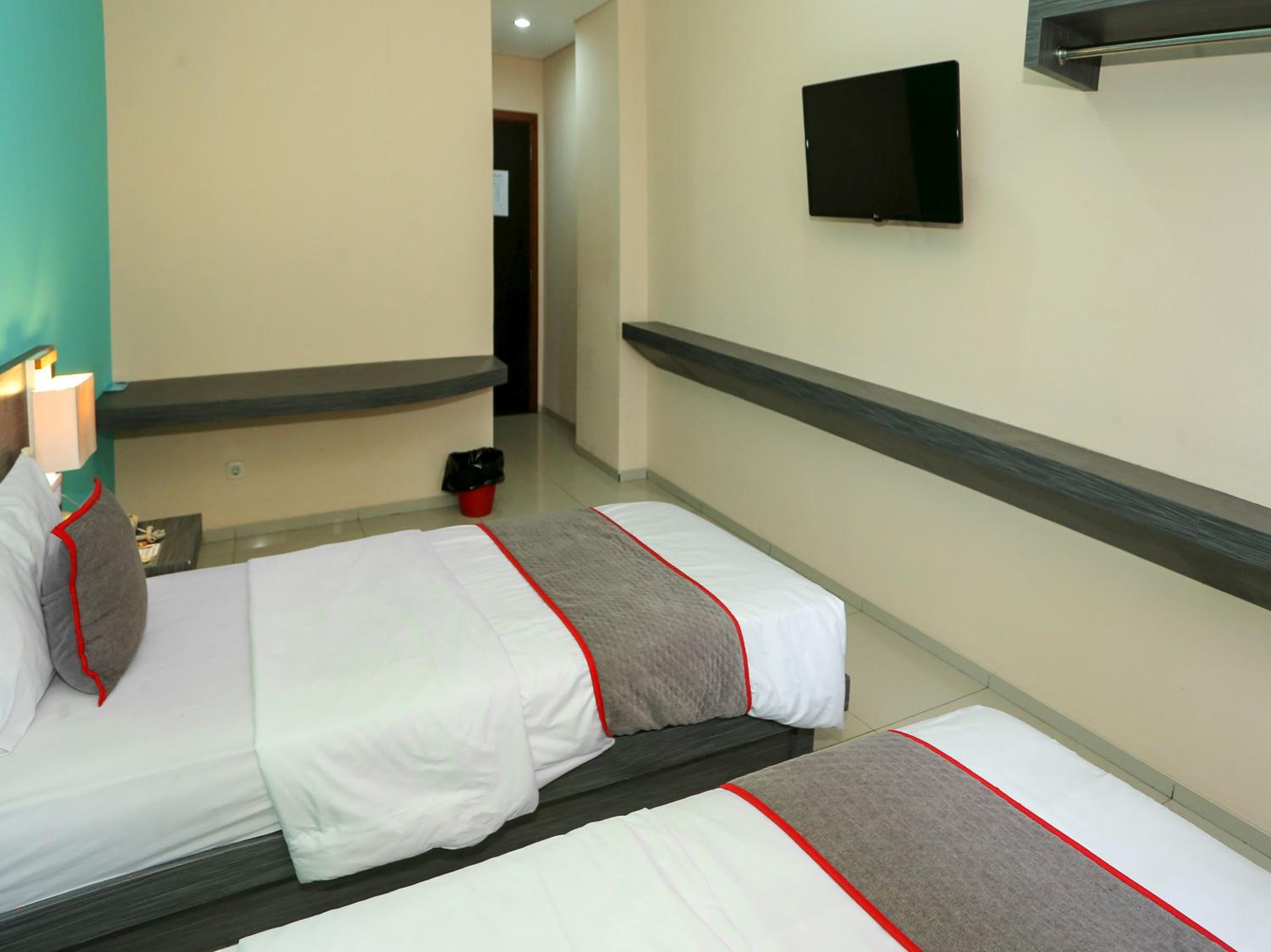 Standard Twin Room - Photo 6