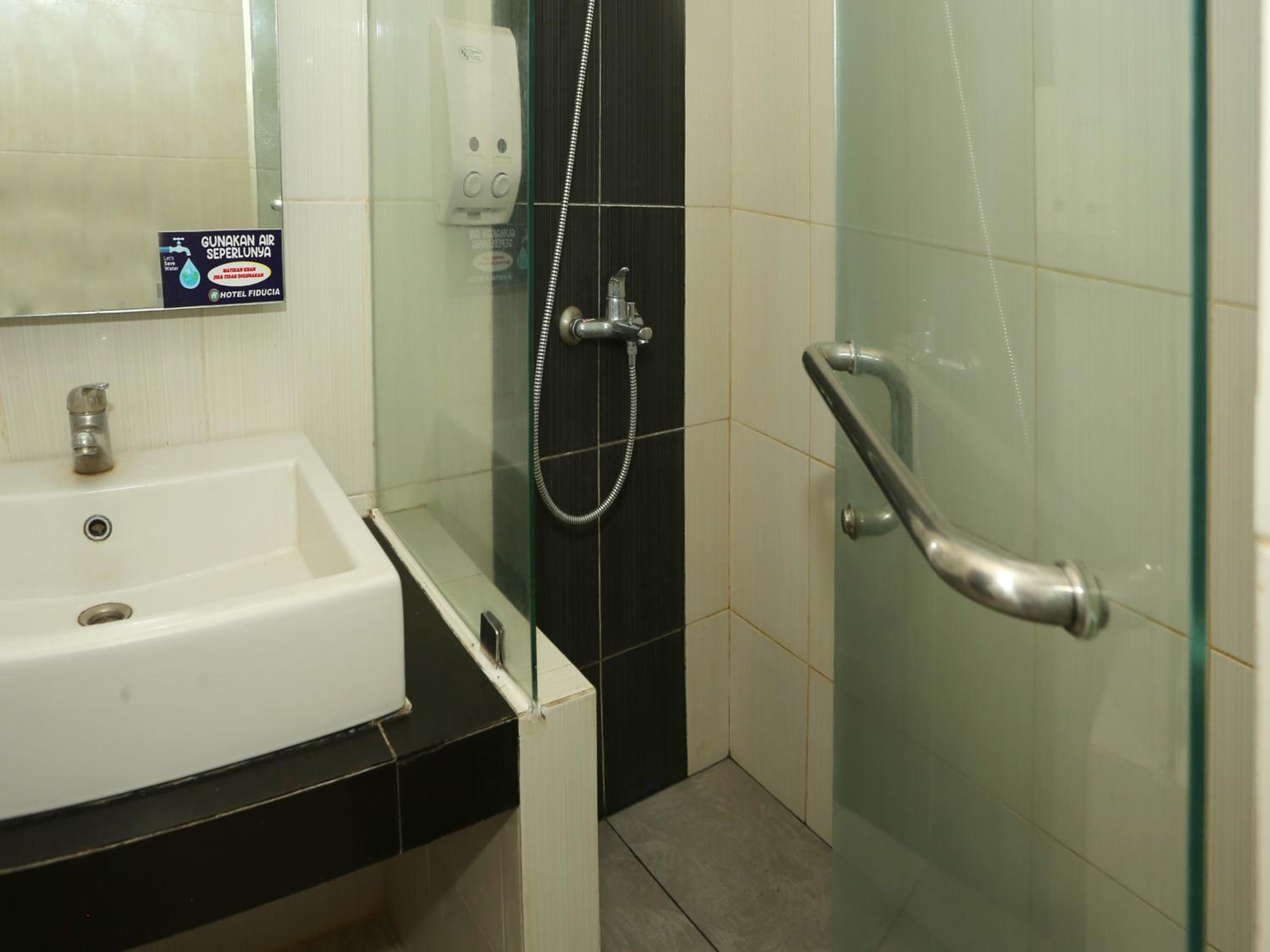 Standard Double Room - Photo 8