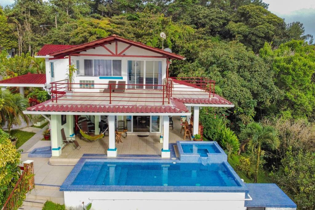Villa photo 3