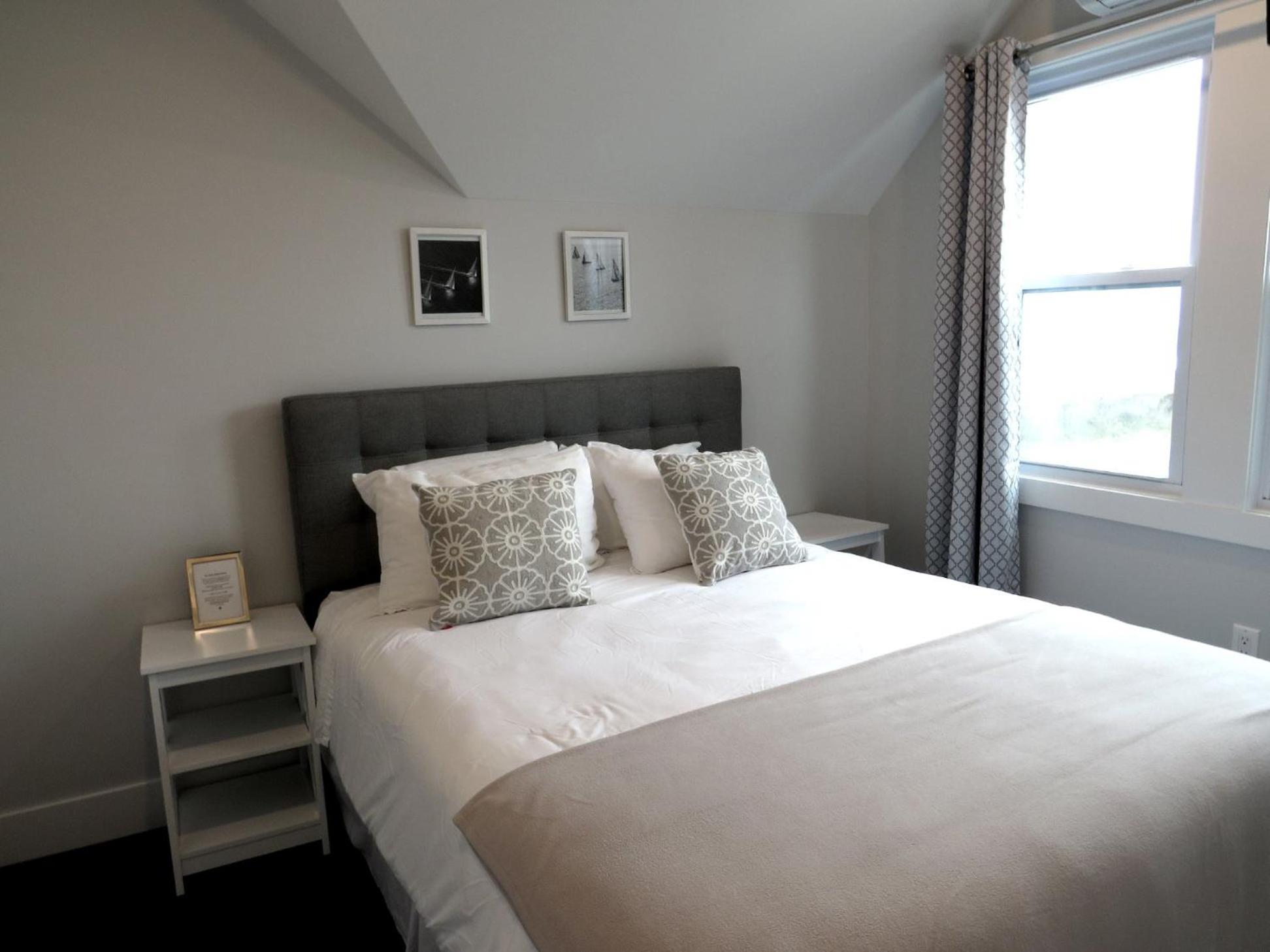 Queen Room photo 1