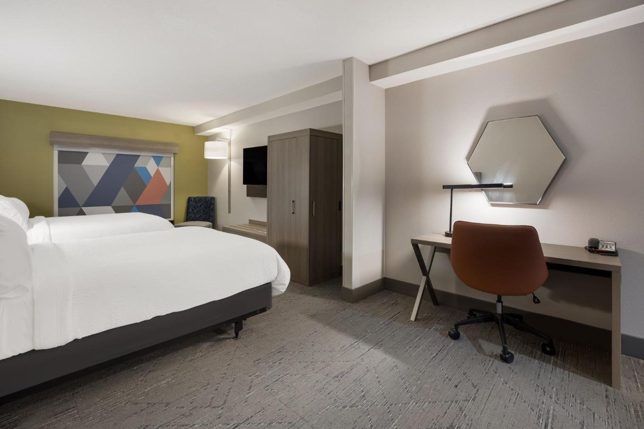 Standard Queen Room with Two Queen Beds - Photo 1