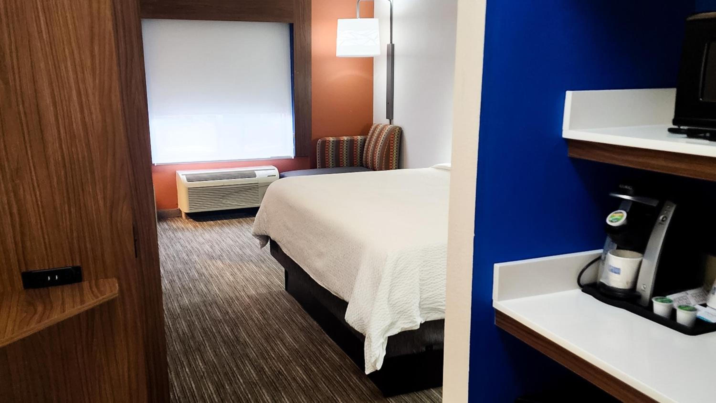 Standard King Room - Photo 4