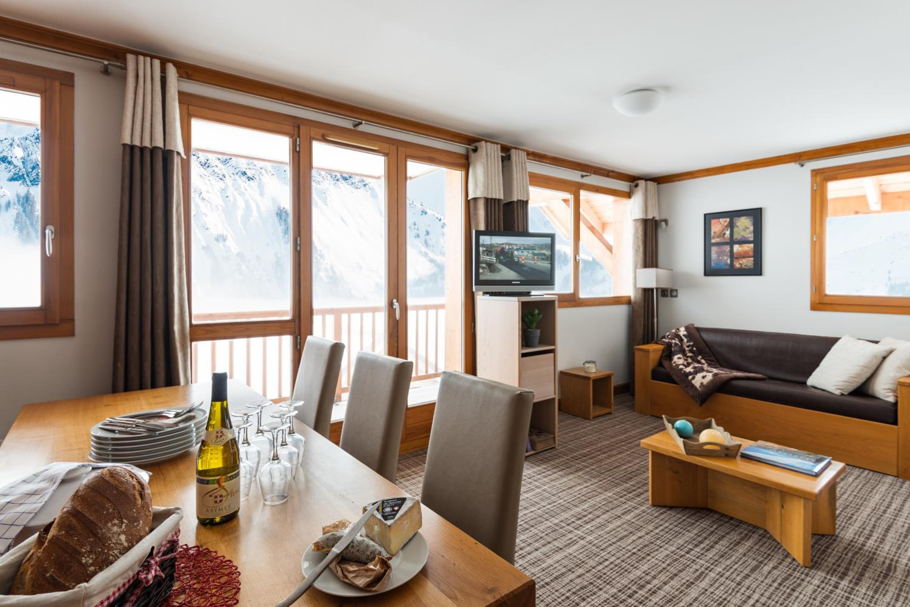 Two-Bedroom Apartment with Alcove or Duplex (8 Adults)