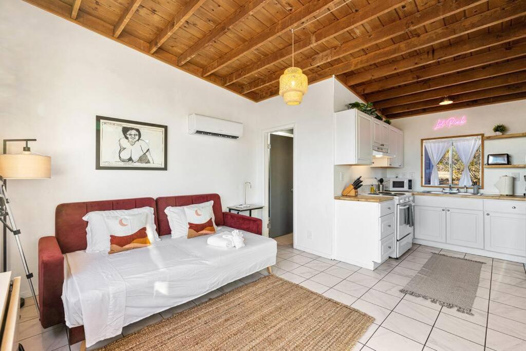 One-Bedroom House photo 1