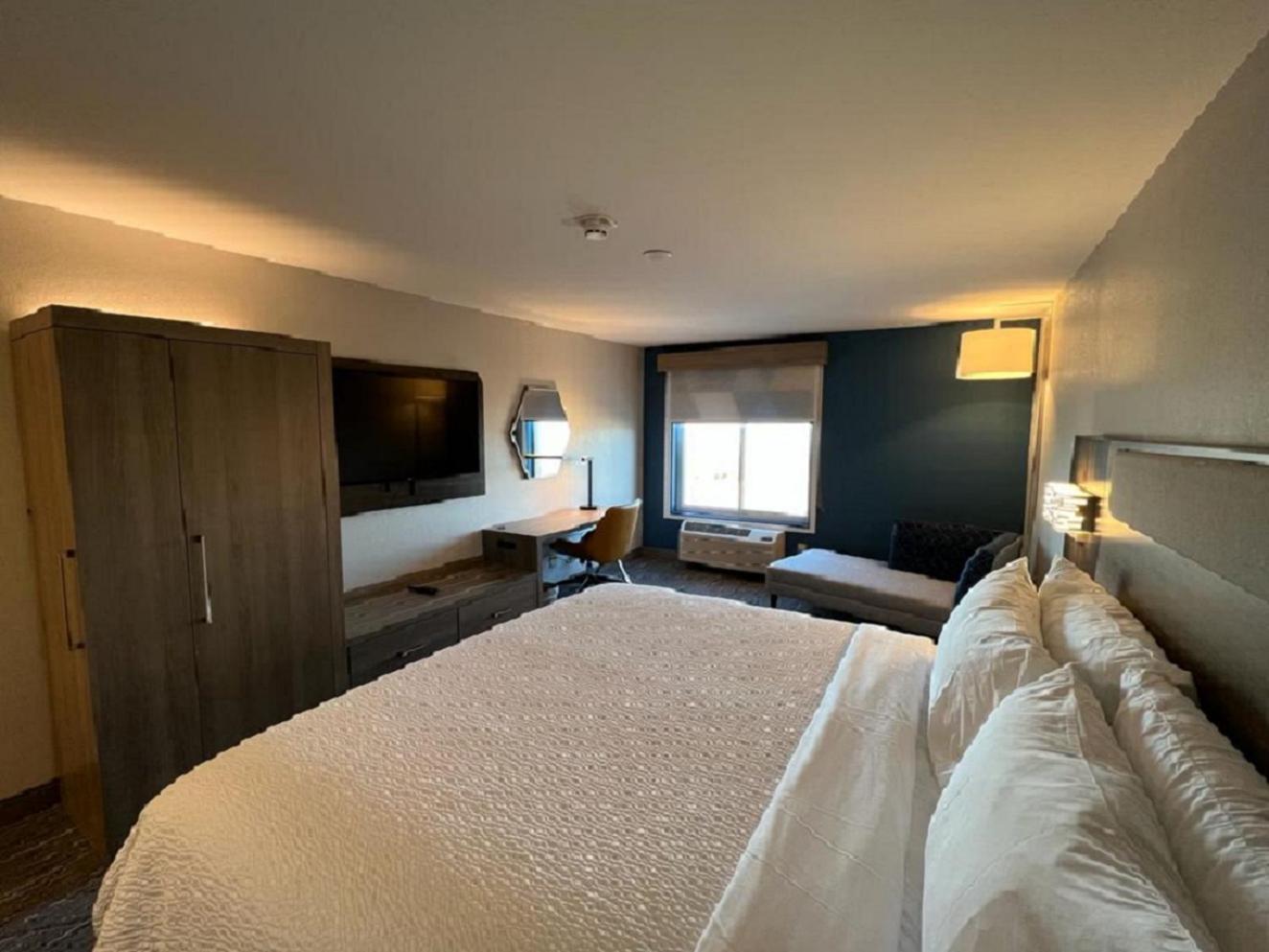 Standard King Room